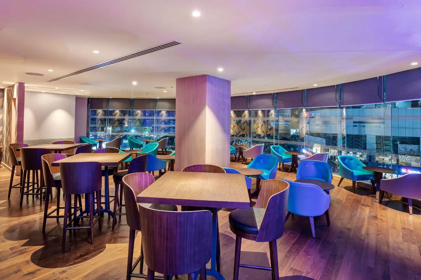 Four Points by Sheraton Vashi Bar