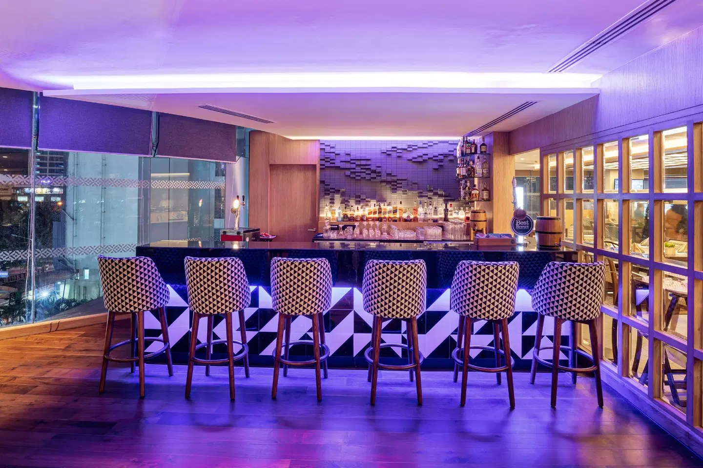 Four Points by Sheraton Vashi Bar