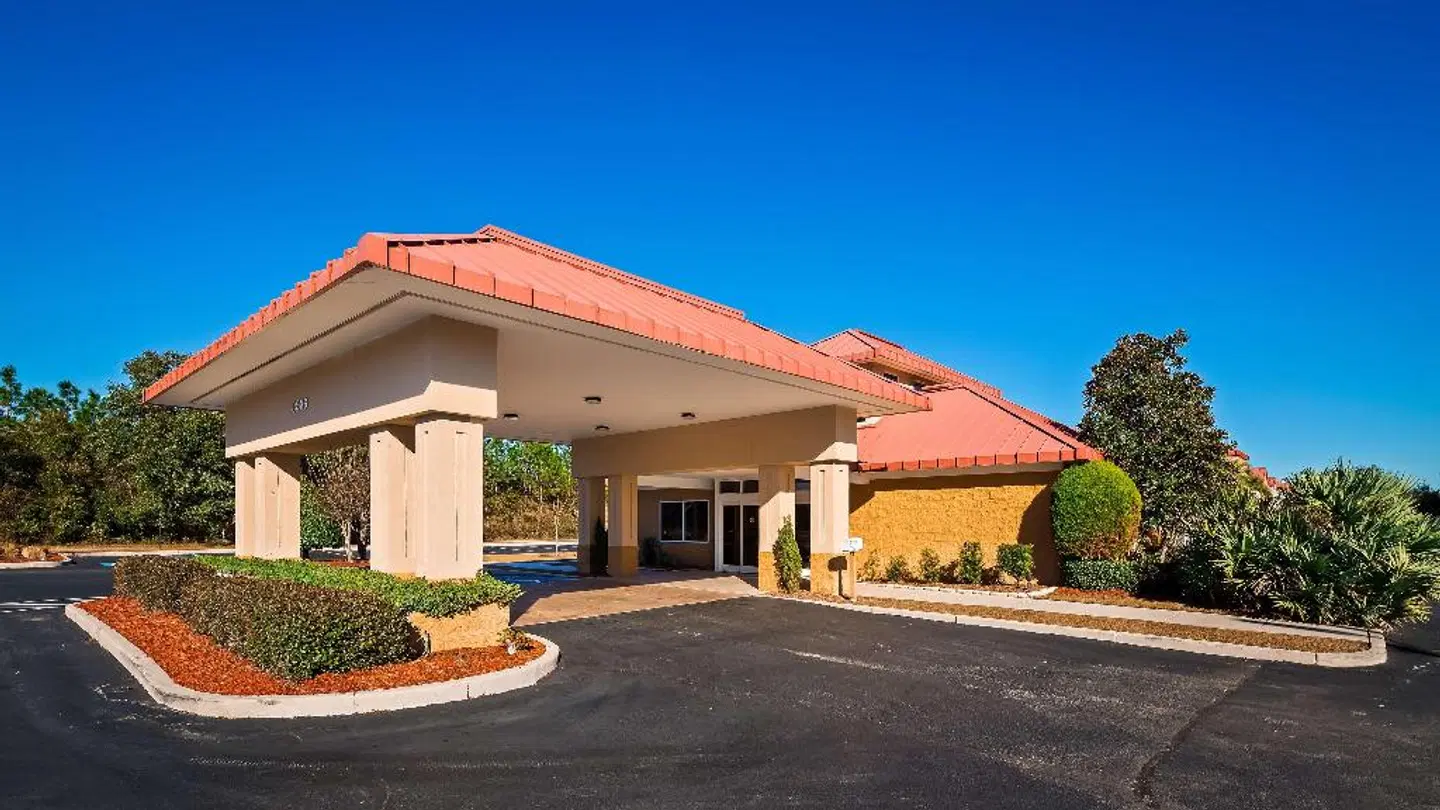 Best Western Plus Prestige Inn Radium Hot Springs EXTERIOR