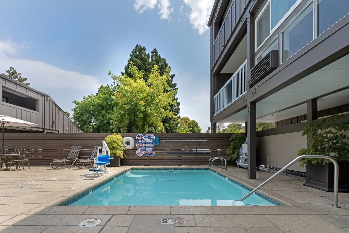 Best Western PLUS Inn at the Vines OUTDOOR_POOL