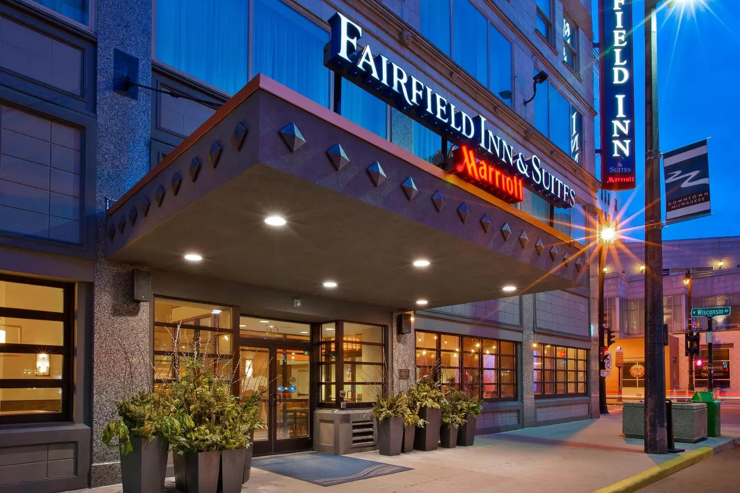 Fairfield by Marriott Inn & Suites Milwaukee Downtown EXTERIOR
