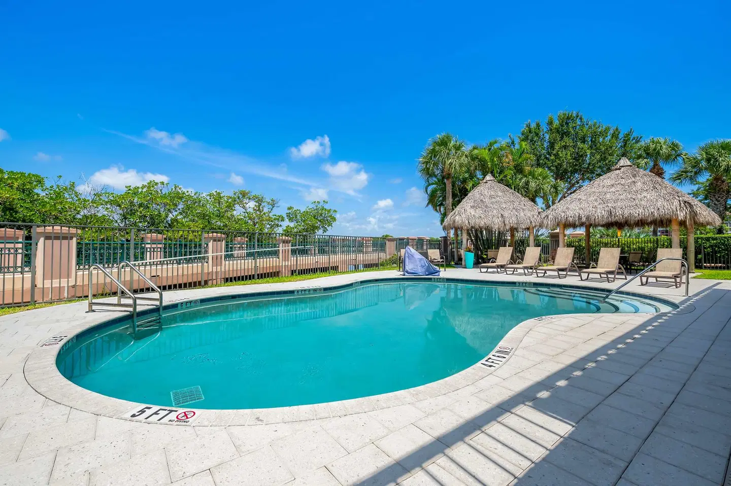 Best Western Intracoastal Inn OUTDOOR_POOL