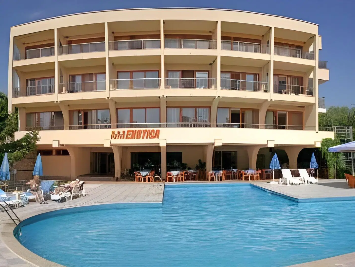 Exotica OUTDOOR_POOL