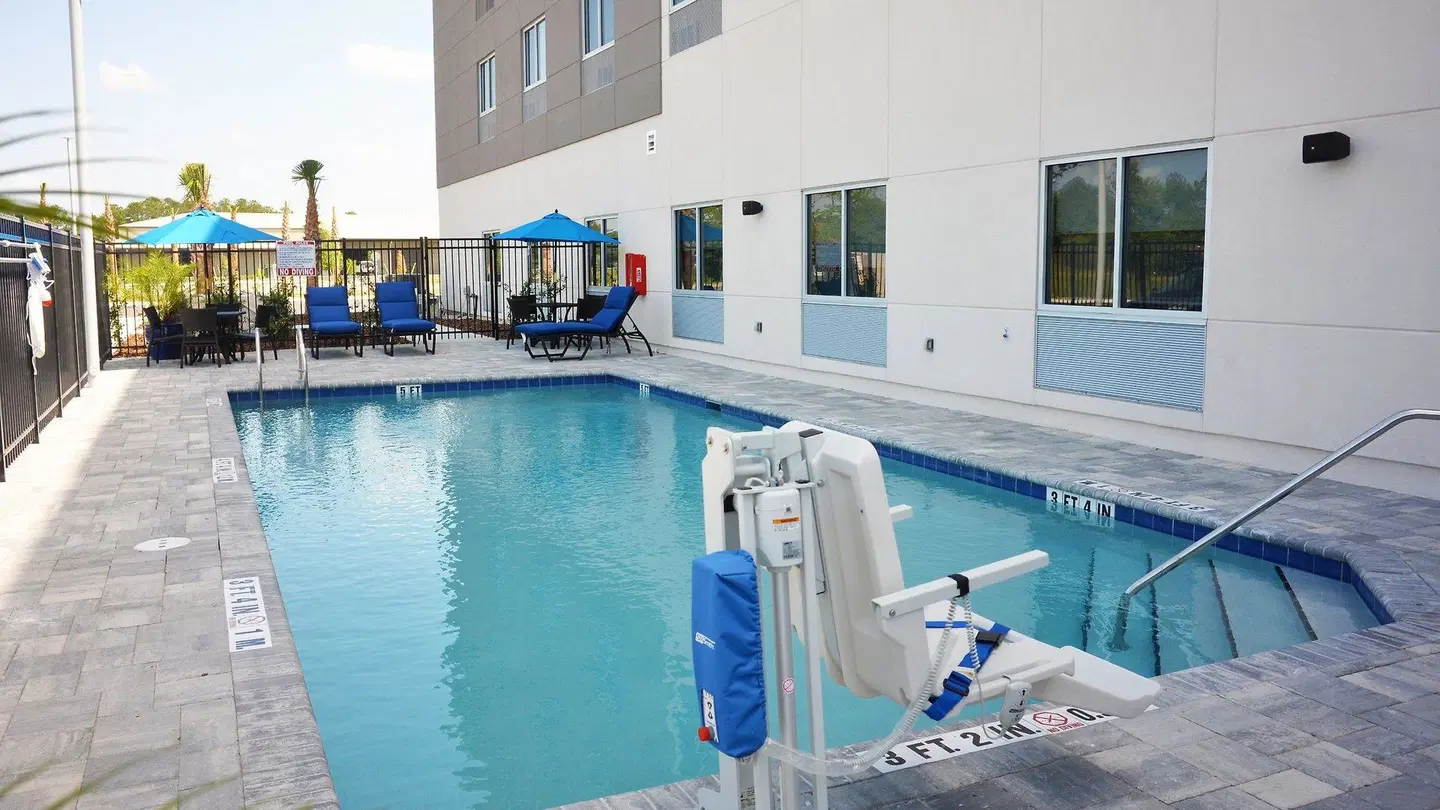Holiday Inn Express & Suites Jacksonville W - I295 and I10 by IHG OUTDOOR_POOL