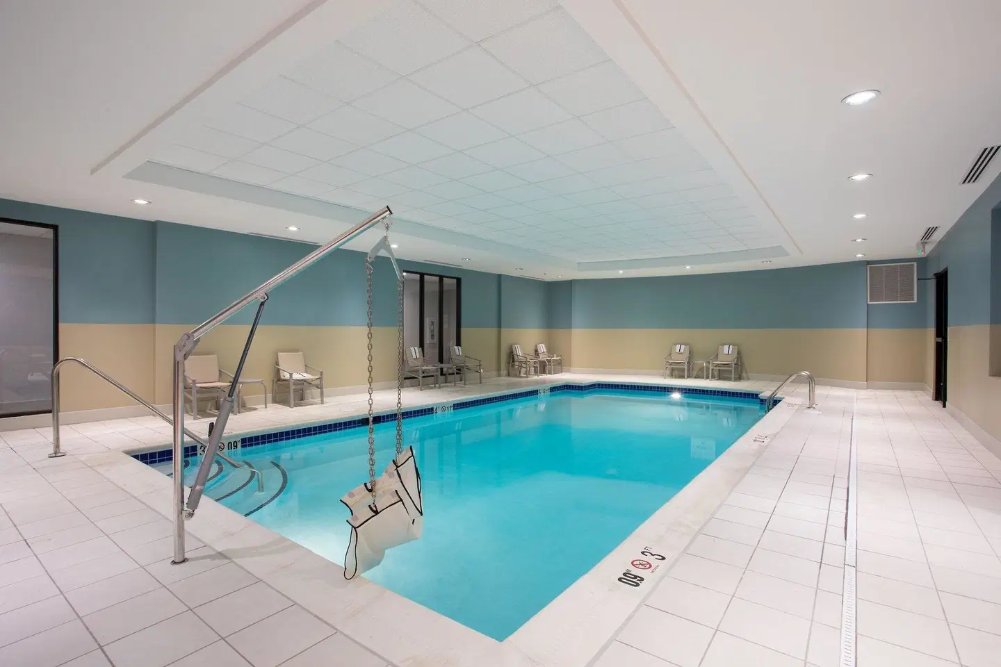 Holiday Inn Express & Suites Owings Mills-Baltimore Area by IHG Hallenbad
