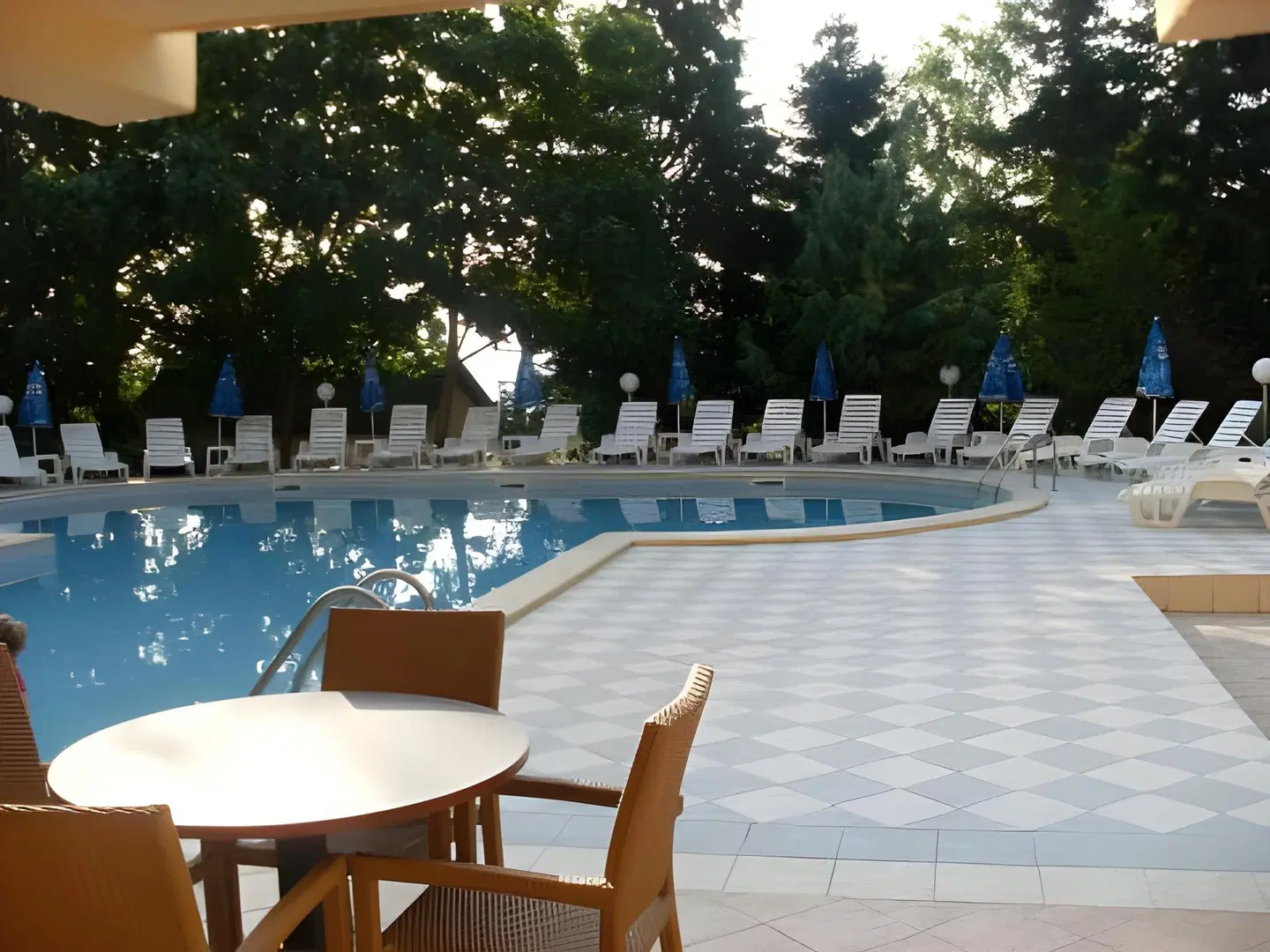 Exotica OUTDOOR_POOL