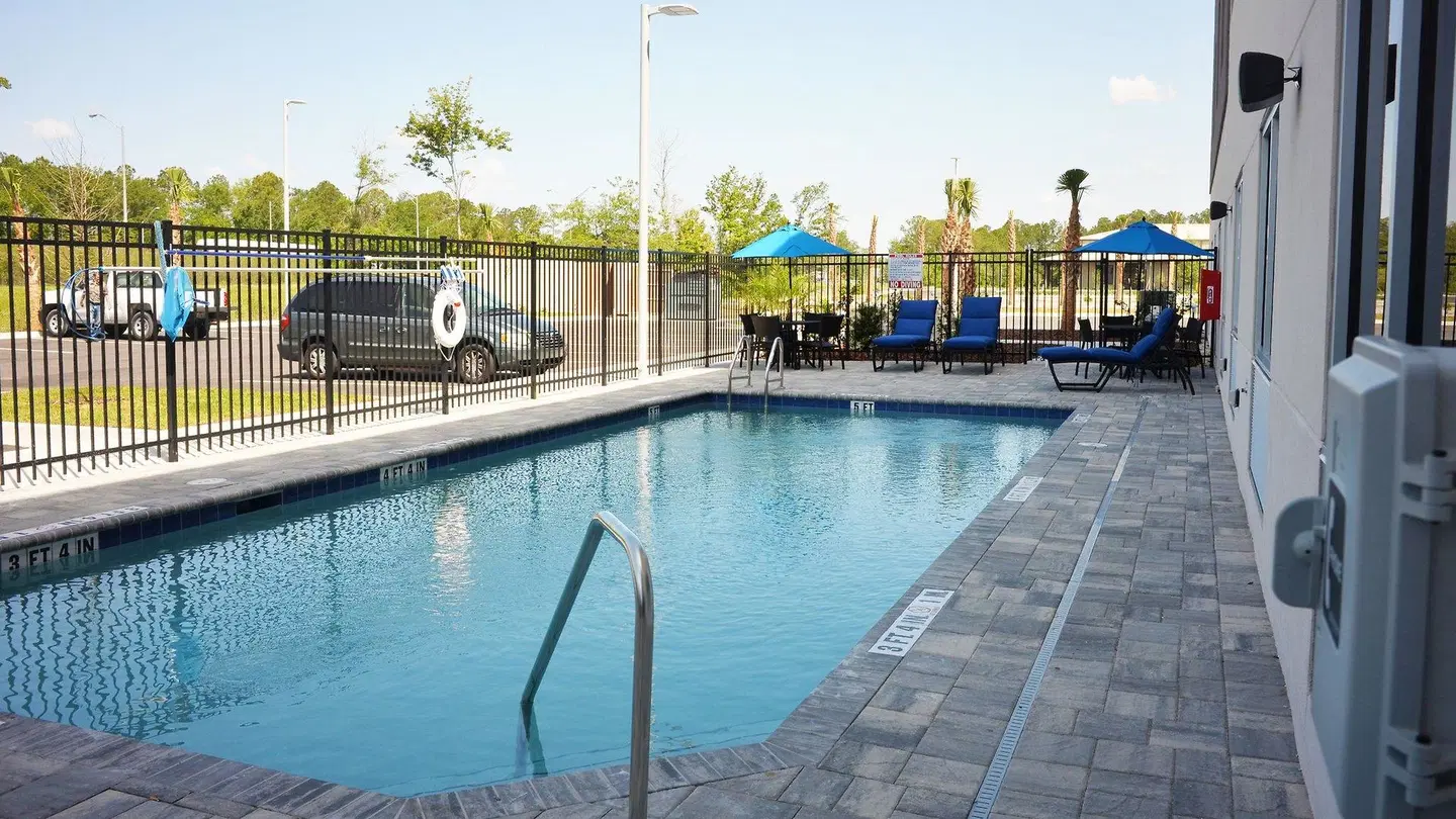 Holiday Inn Express & Suites Jacksonville W - I295 and I10 by IHG OUTDOOR_POOL
