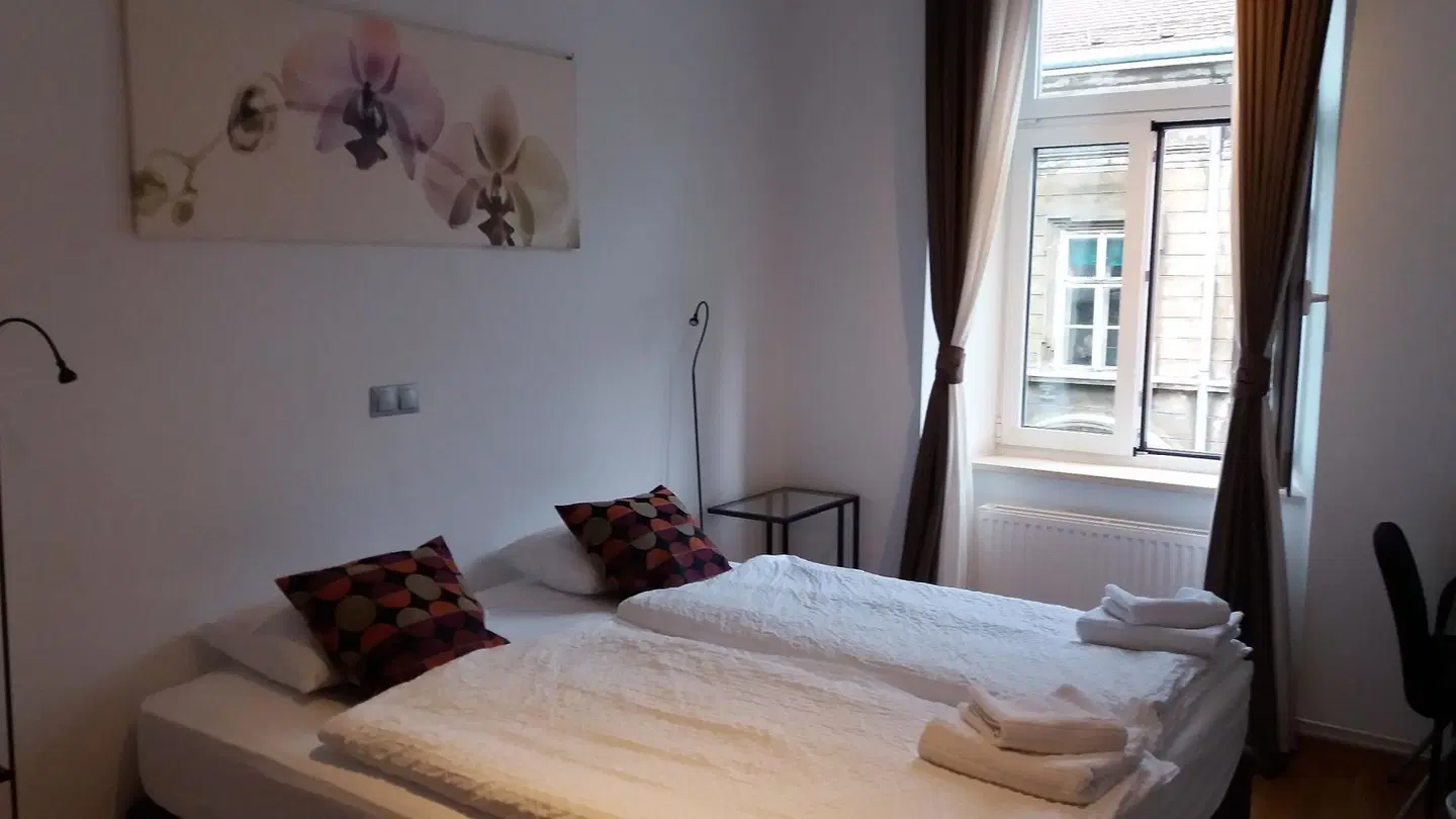 B&B Cool Centre Zagreb ROOM_EXAMPLE