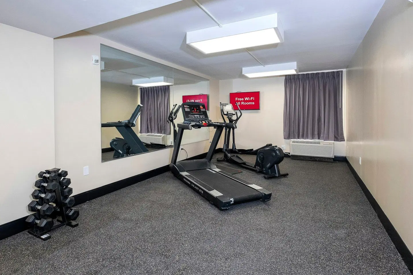 Red Roof Inn PLUS+ Tuscaloosa - University SPORTS_AND_LEISURE