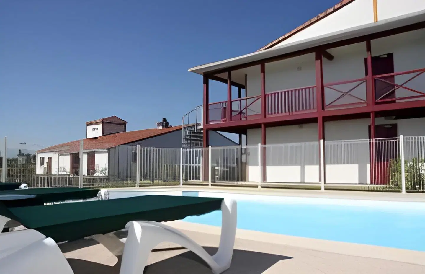 L'Auberge Everhotel de Tarbes-Ibos OUTDOOR_POOL