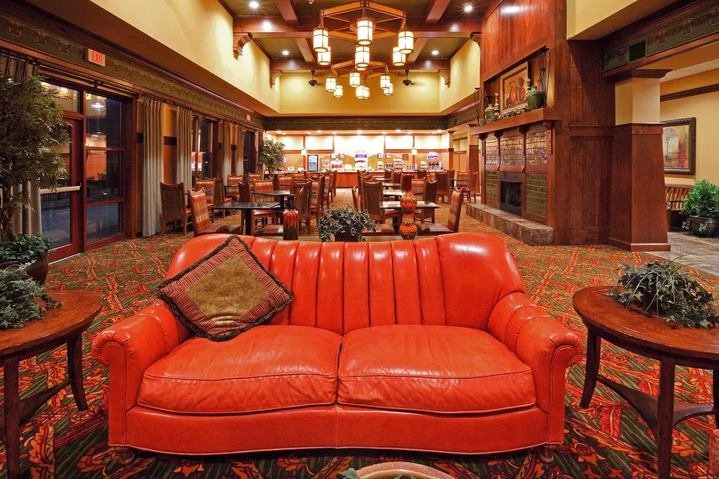The Q Hotel & Suites LOUNGE_LOBBY