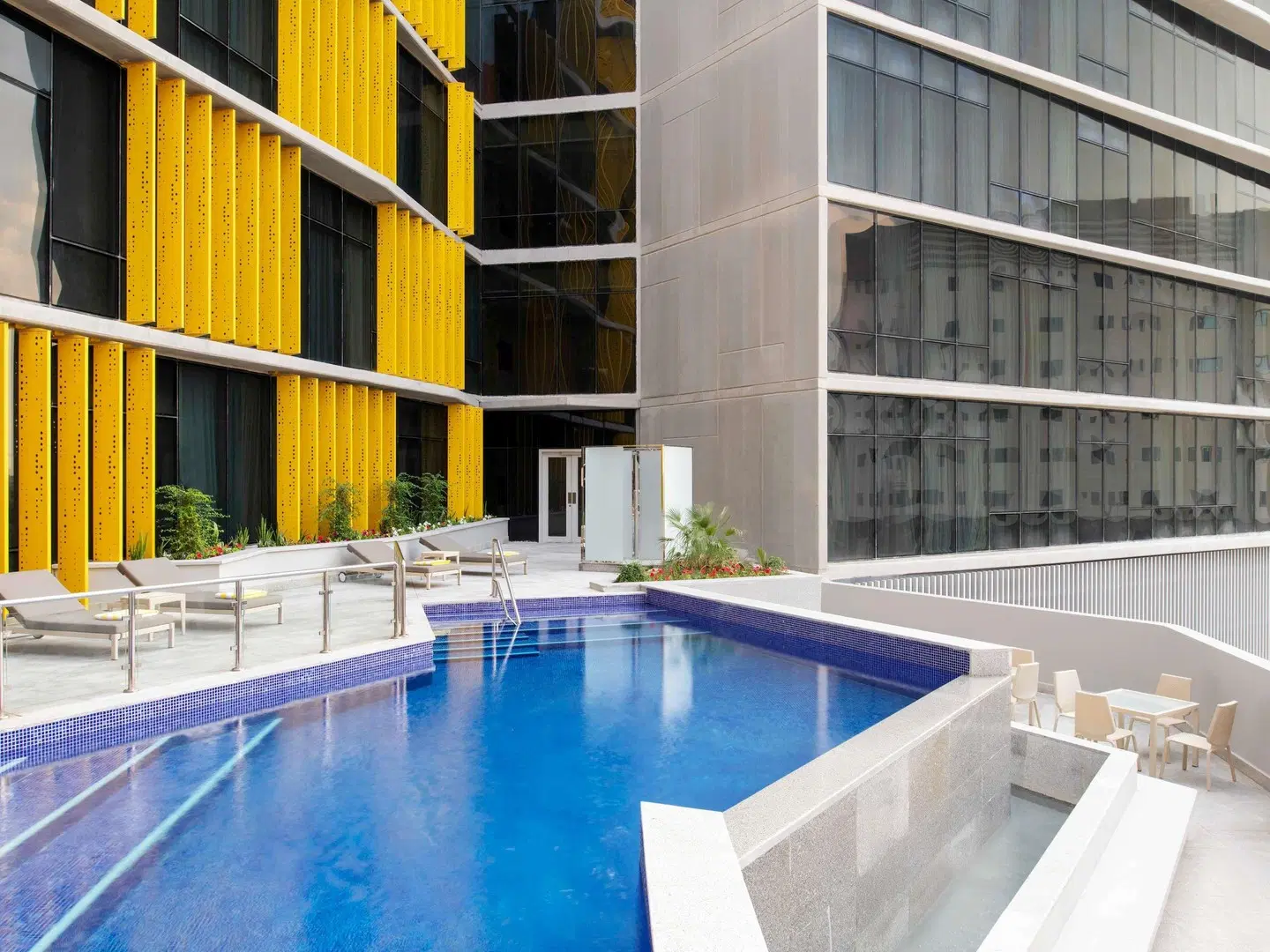Adagio Doha OUTDOOR_POOL