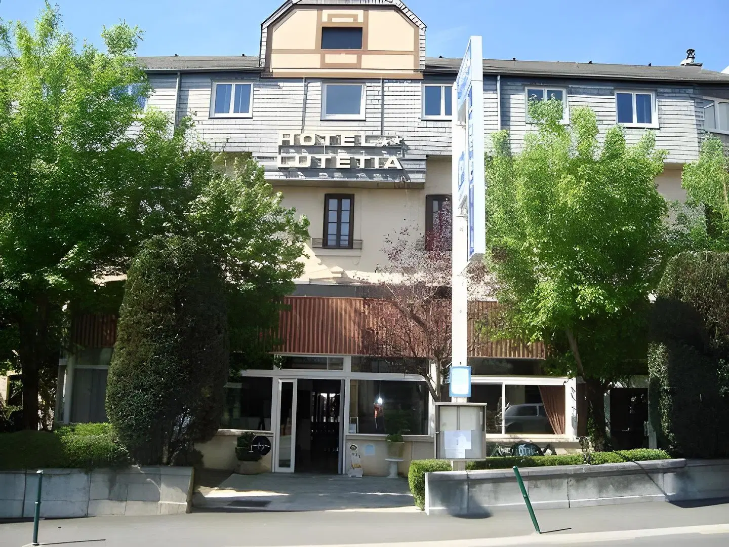 Lutetia EXTERIOR