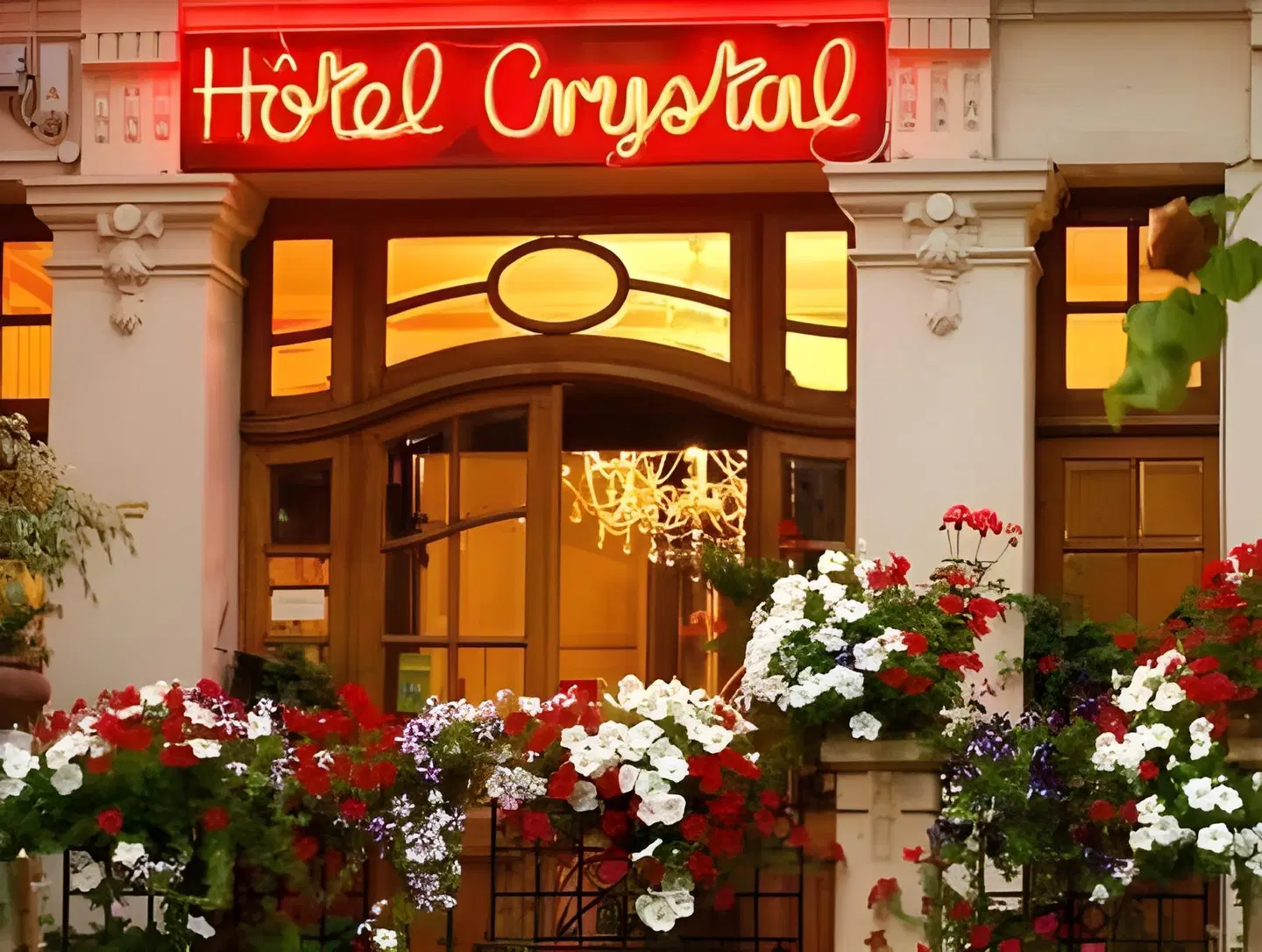 Le Crystal EXTERIOR