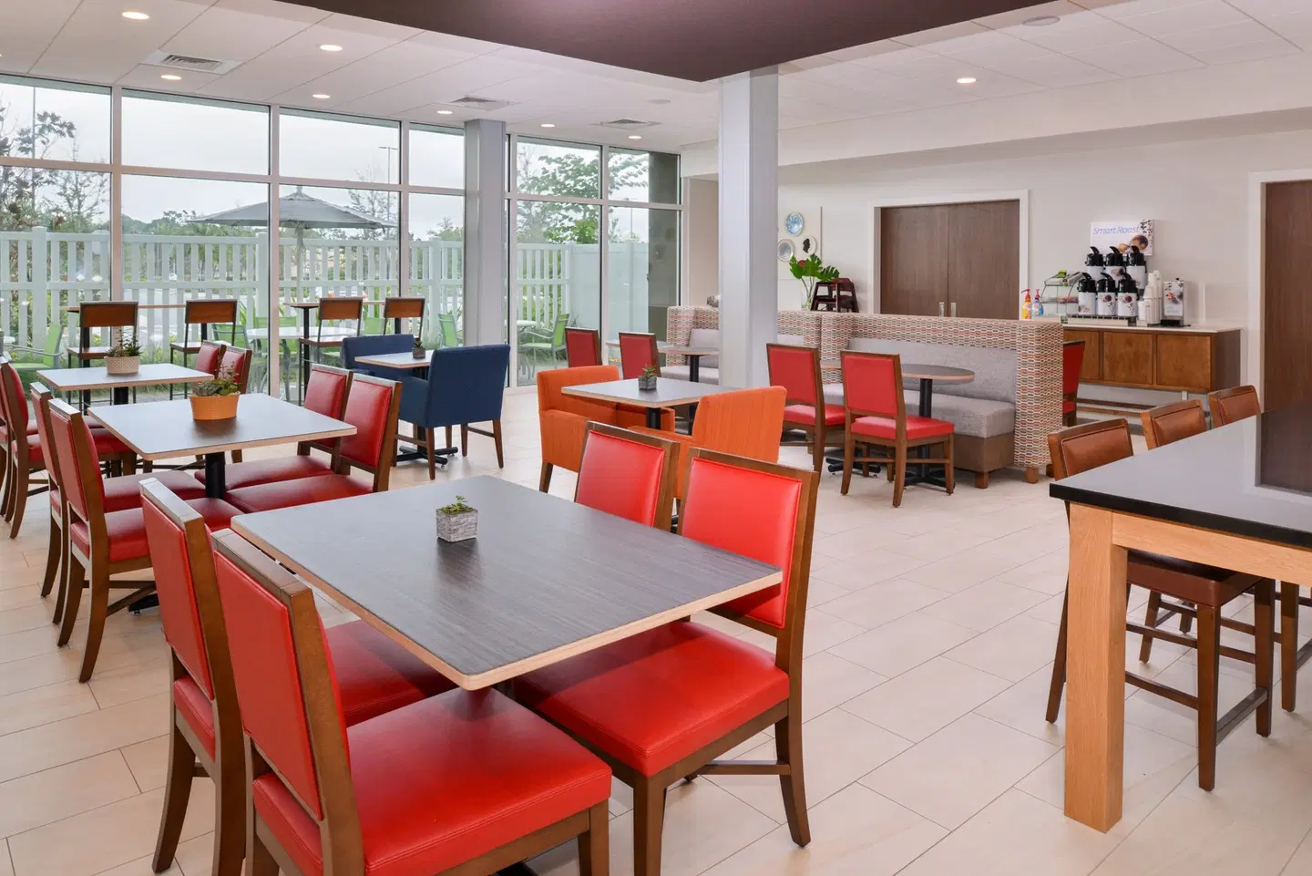 Holiday Inn Express & Suites St. Petersburg - Madeira Beach by IHG LOUNGE_LOBBY