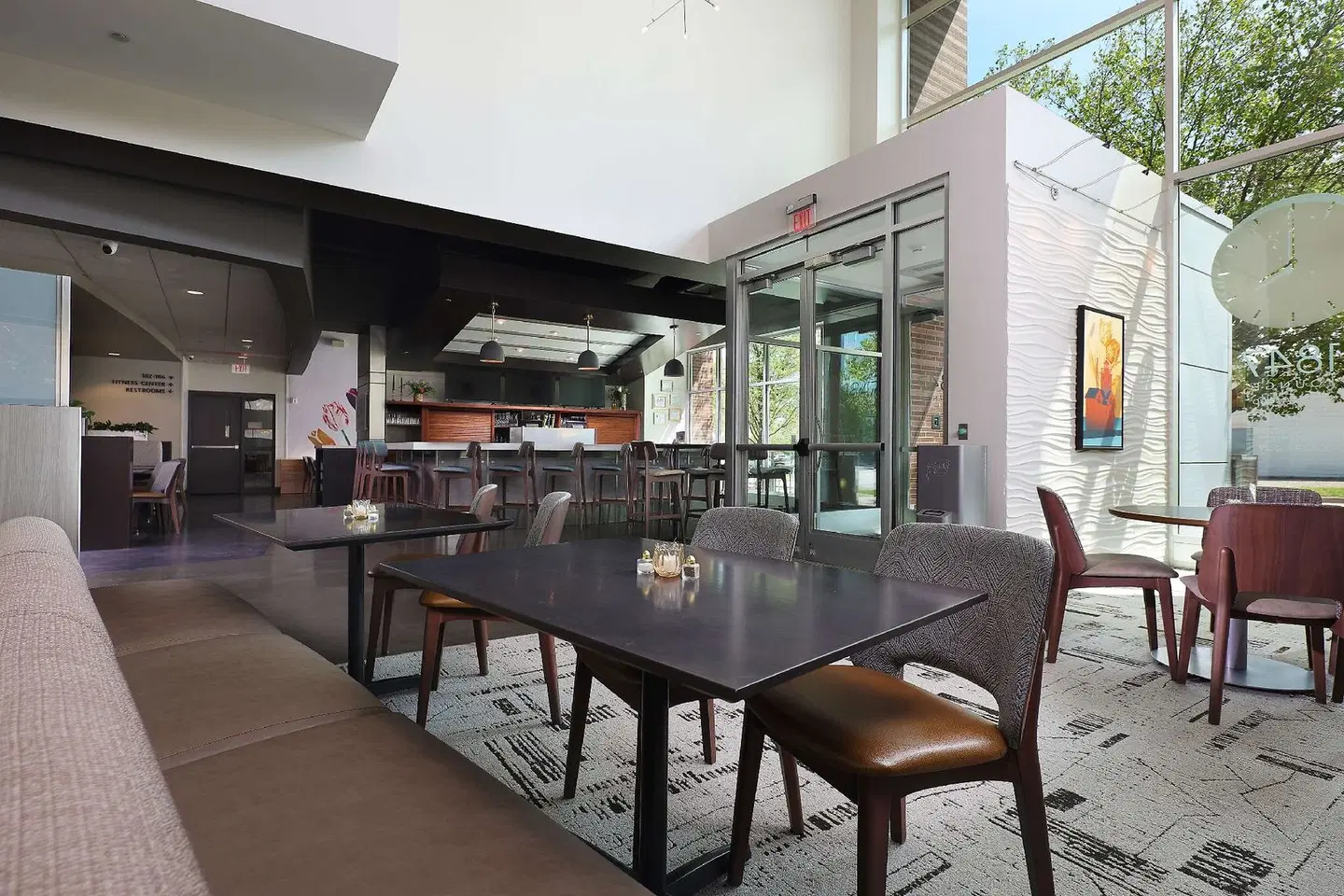 Tulyp, Tapestry Collection by Hilton Bar