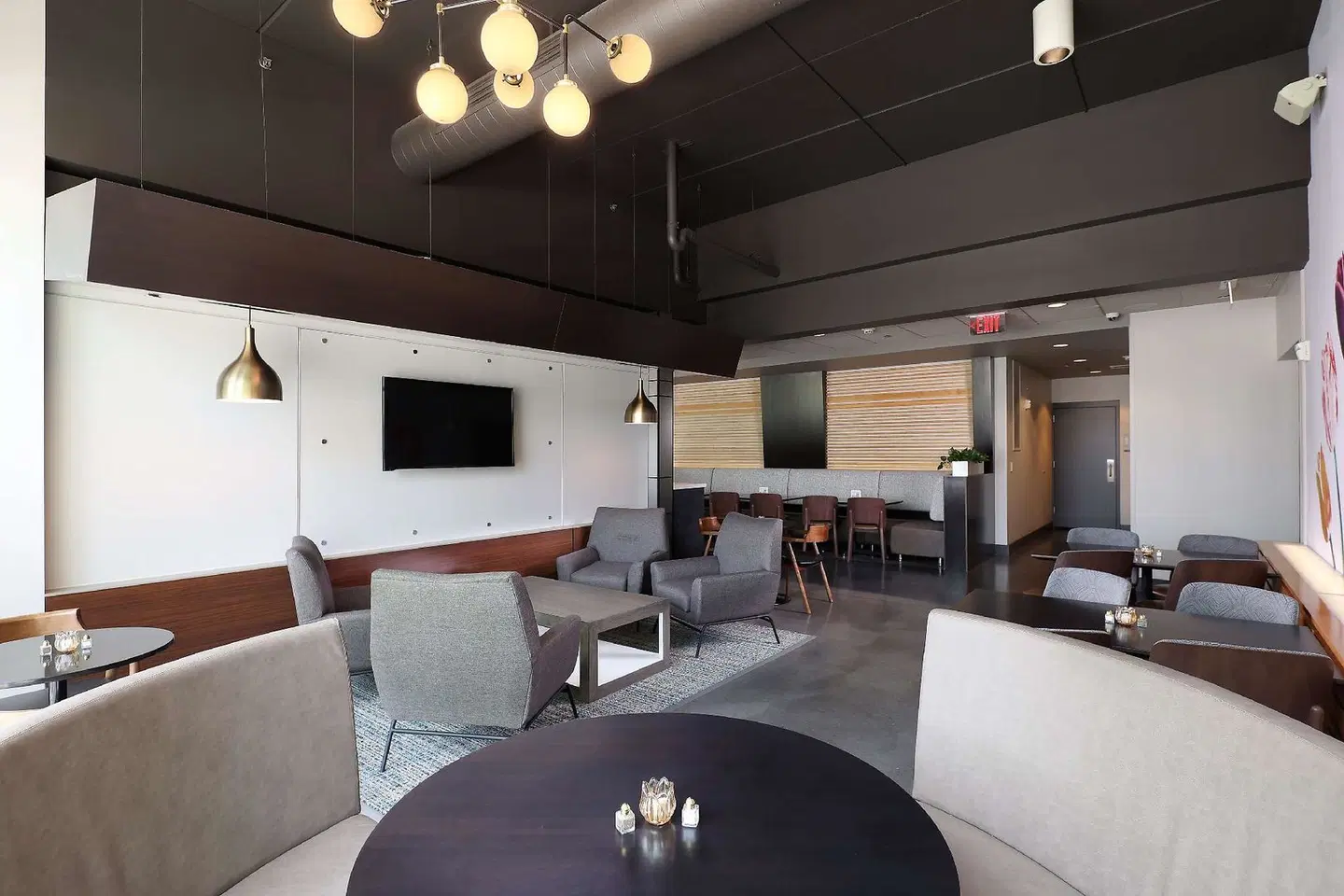 Tulyp, Tapestry Collection by Hilton ROOM_EXAMPLE