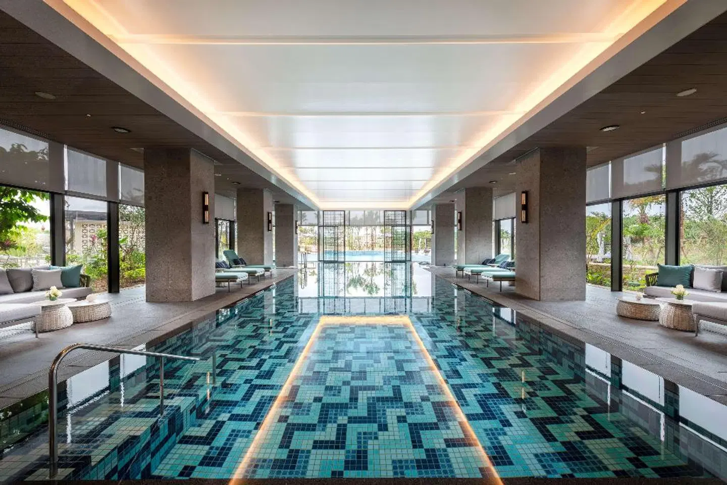Hilton Okinawa Miyako Island Resort Hallenbad