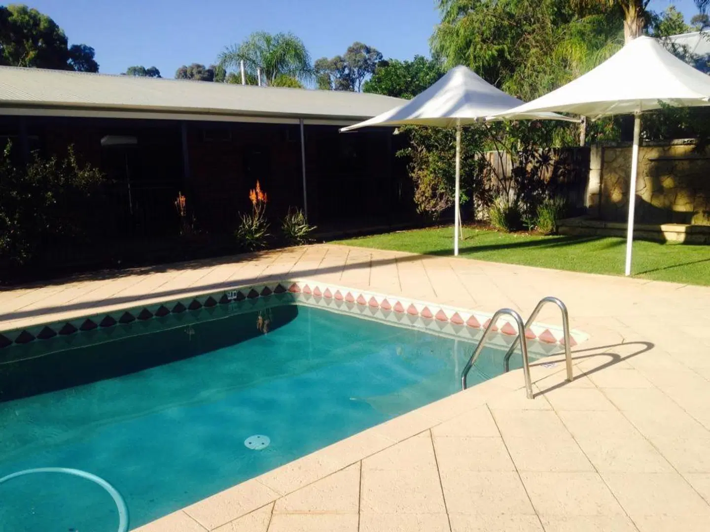 Rose & Crown Hotel OUTDOOR_POOL