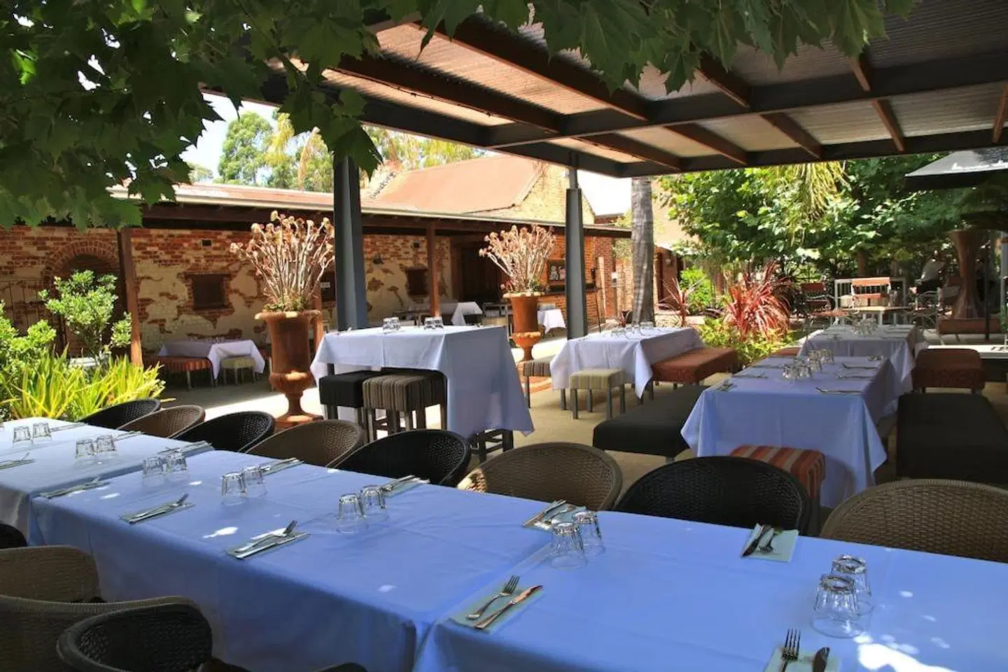 Rose & Crown Hotel Terrasse
