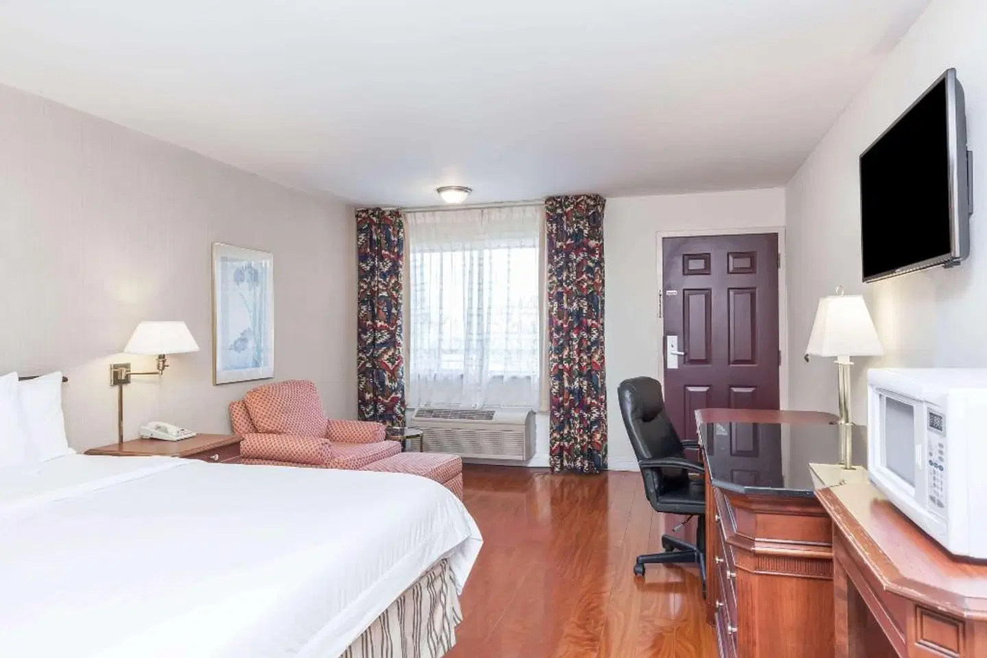 Days Inn & Suites by Wyndham Sunnyvale ROOM_EXAMPLE