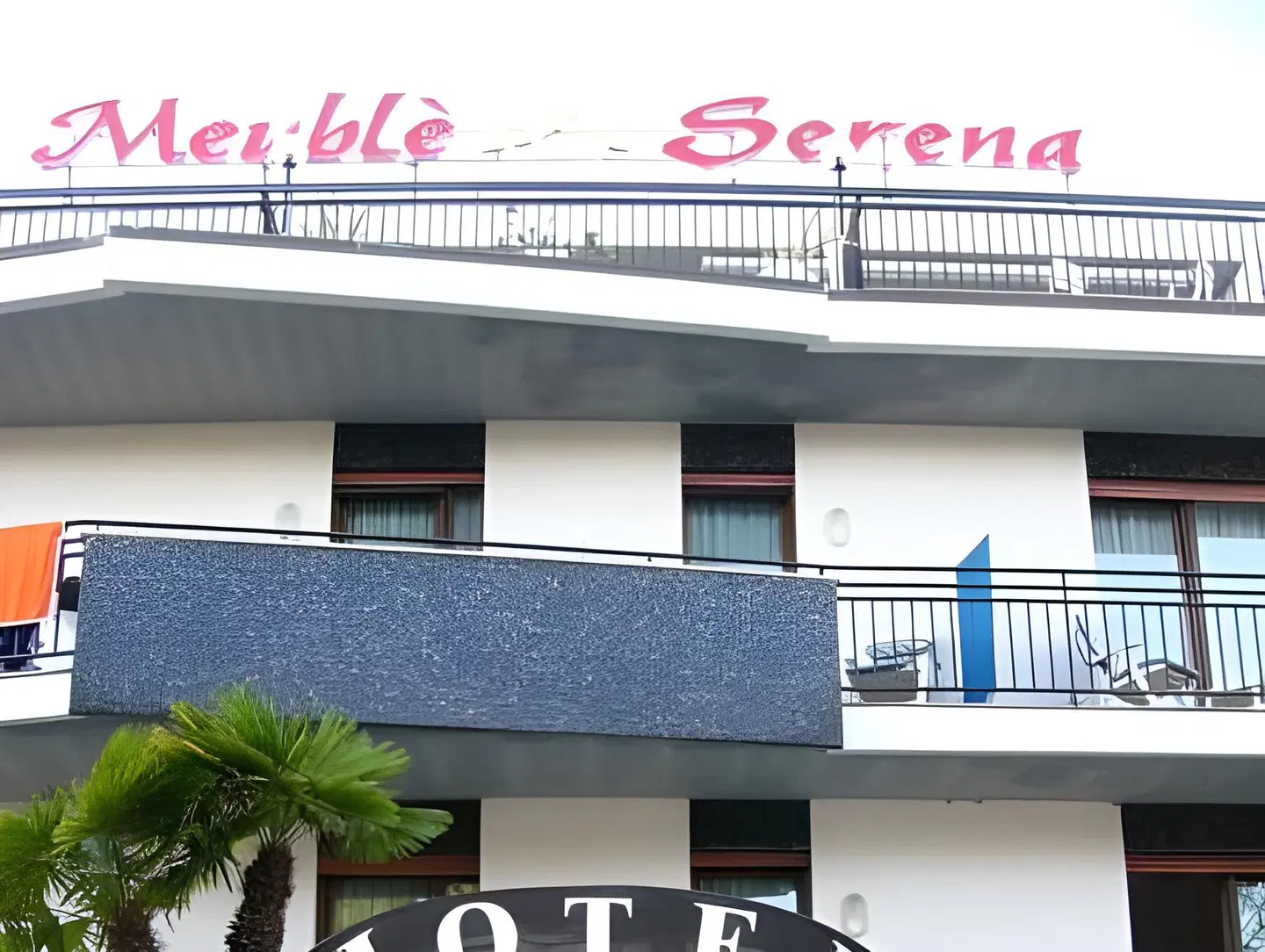 Serena EXTERIOR