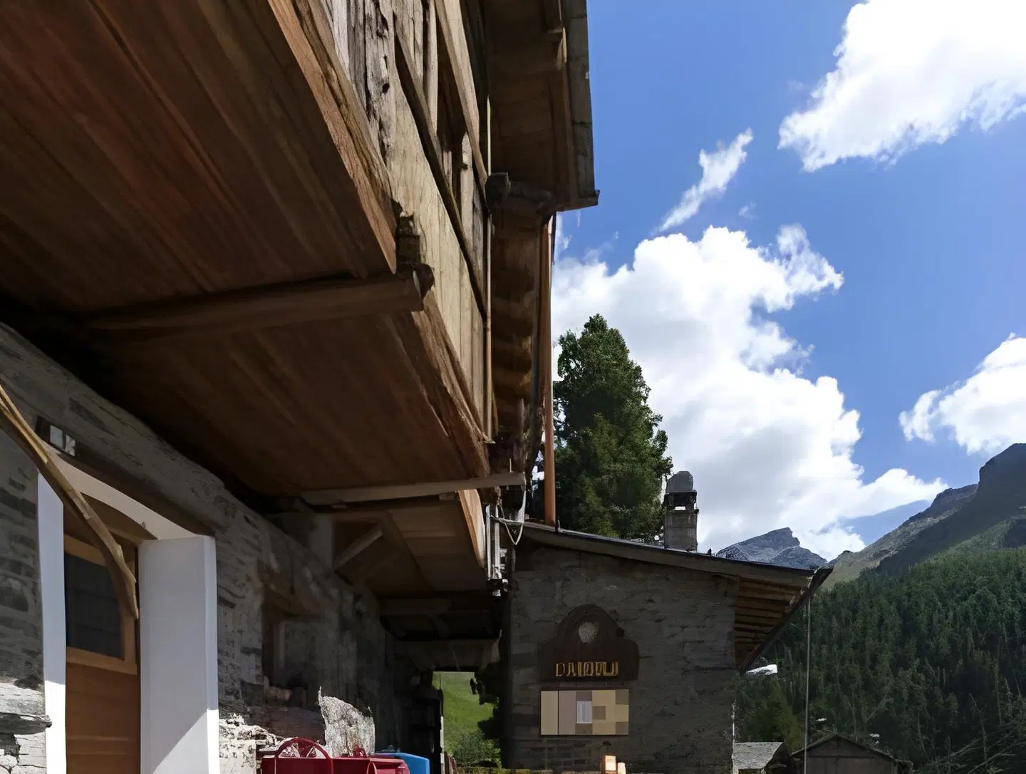 L' Aroula Rooms & Restaurant EXTERIOR