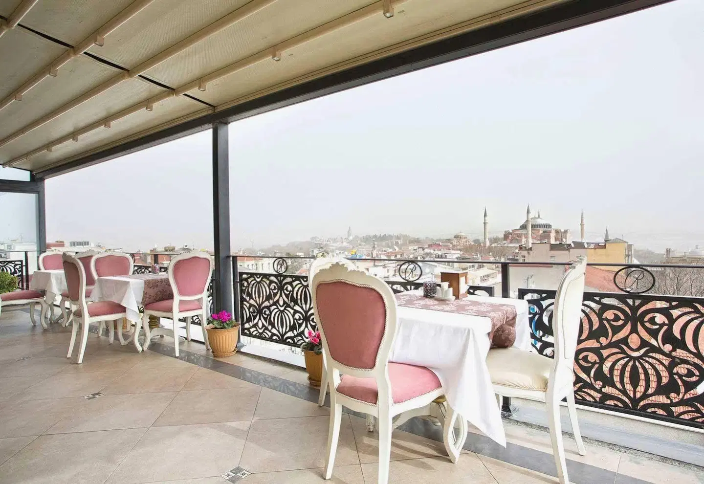 Rast Hotel Terrasse