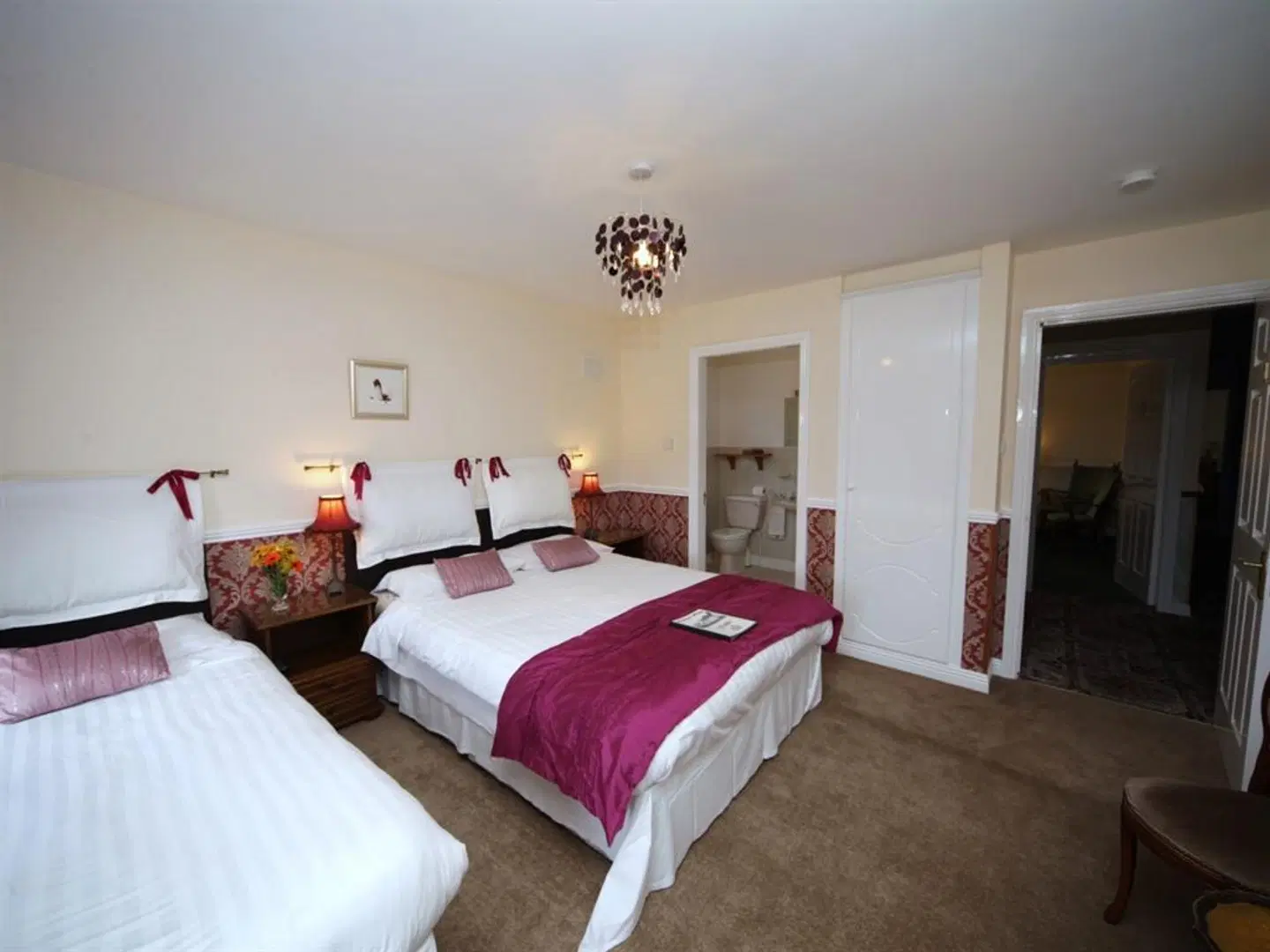 Launard House ROOM_EXAMPLE