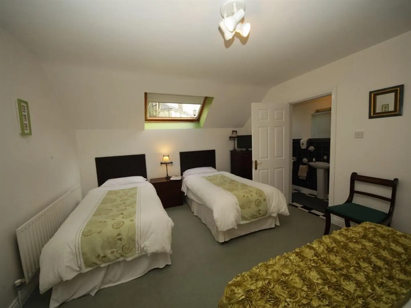 Launard House ROOM_EXAMPLE