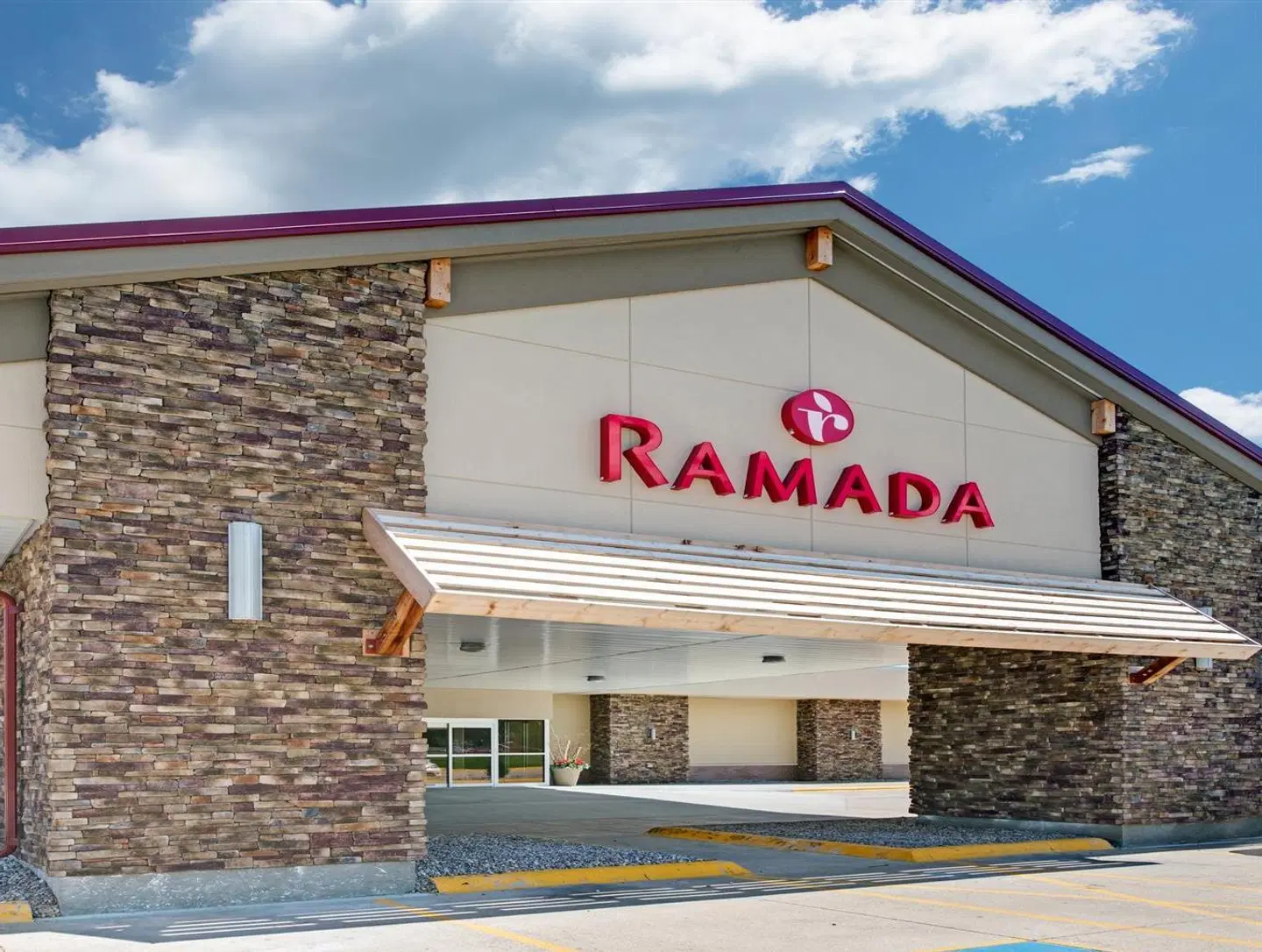 Ramada by Wyndham Columbus Hotel & Conference Center EXTERIOR