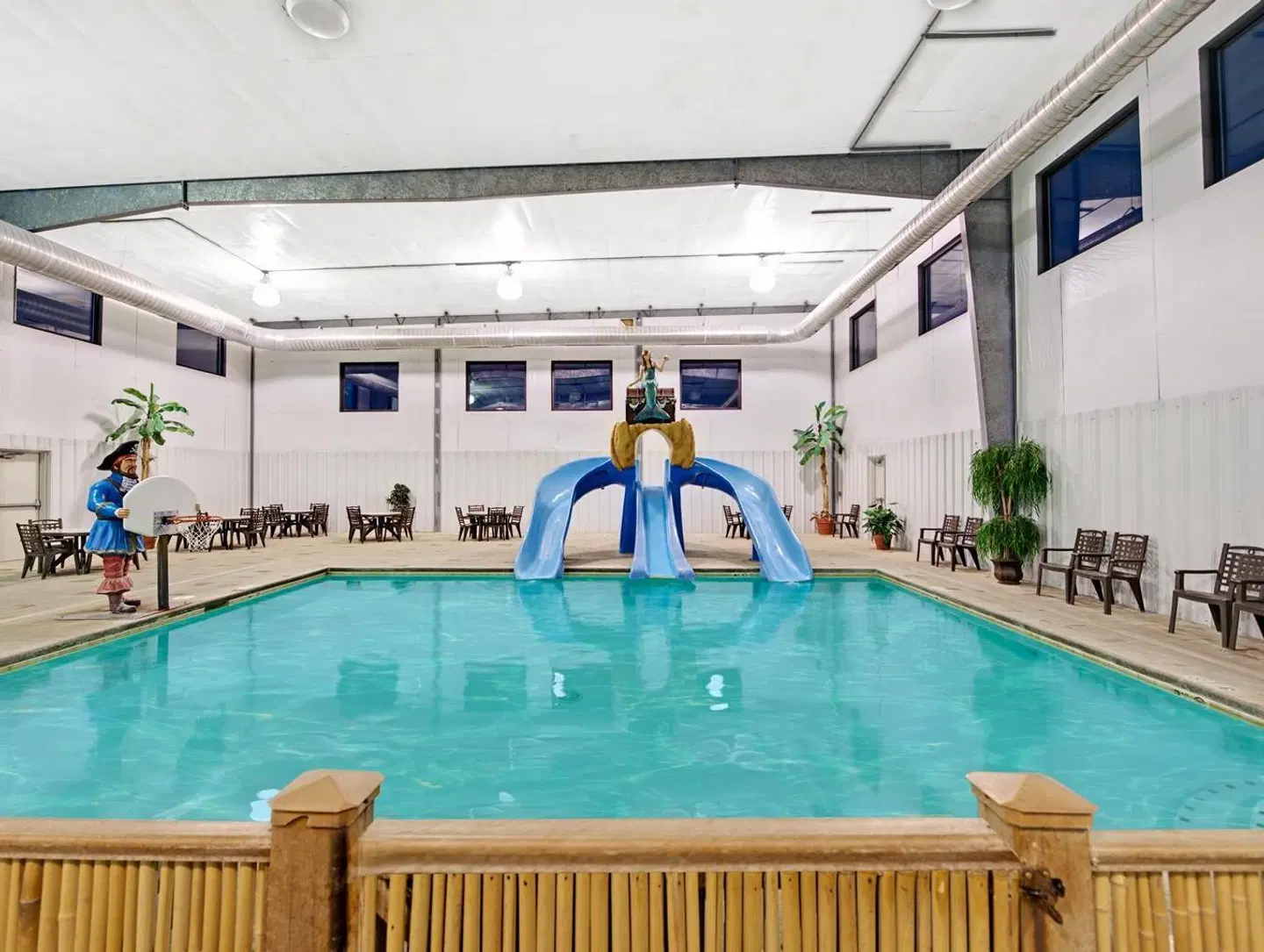 Ramada by Wyndham Columbus Hotel & Conference Center Hallenbad