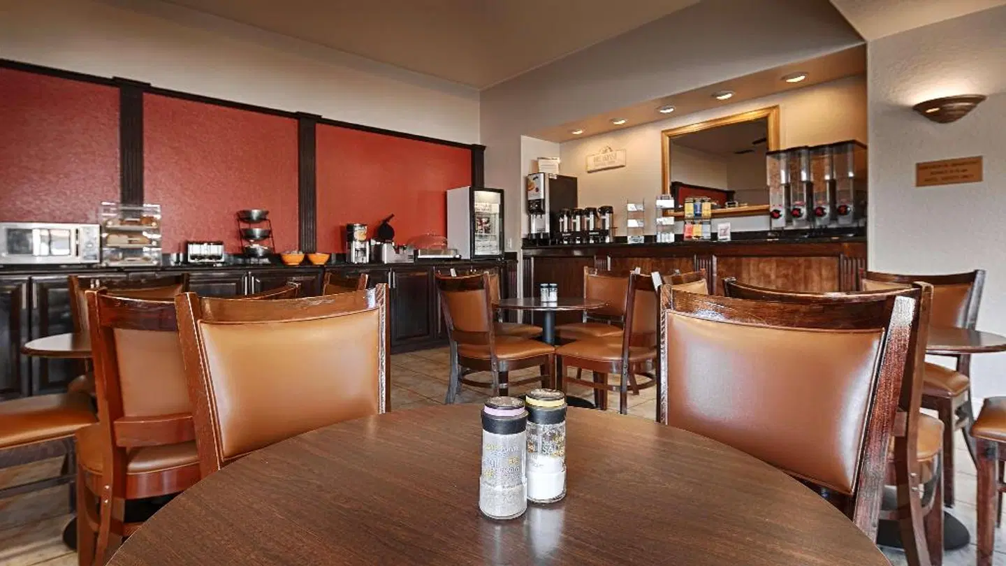 Best Western Heritage Inn Concord Bar