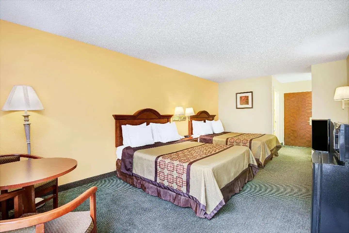 Days Inn by Wyndham Burlington East ROOM_EXAMPLE