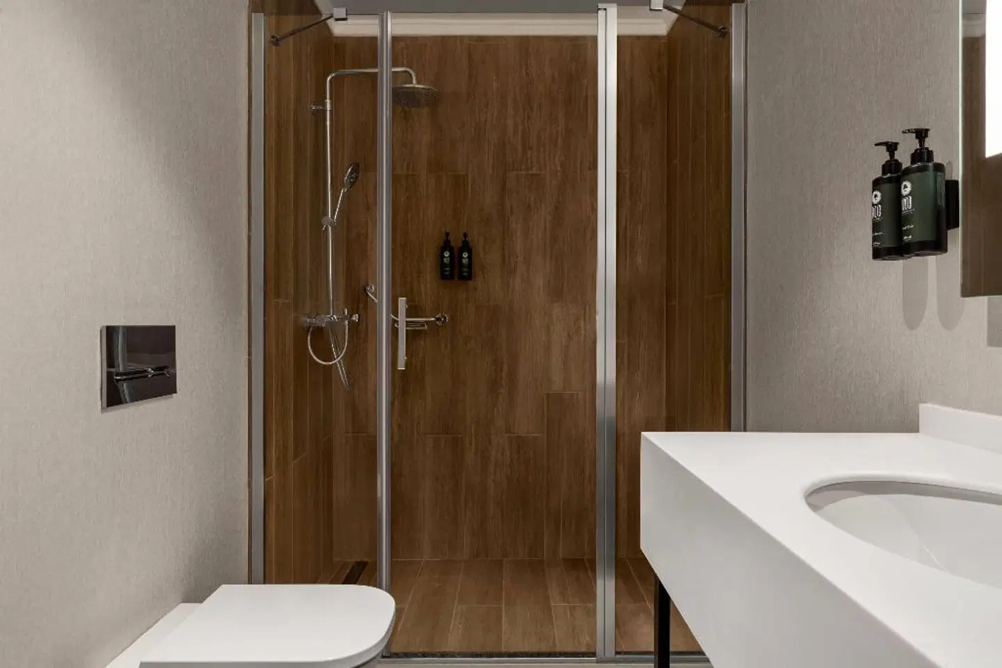 Ramada Encore by Wyndham Istanbul Arnavutkoy Badezimmer