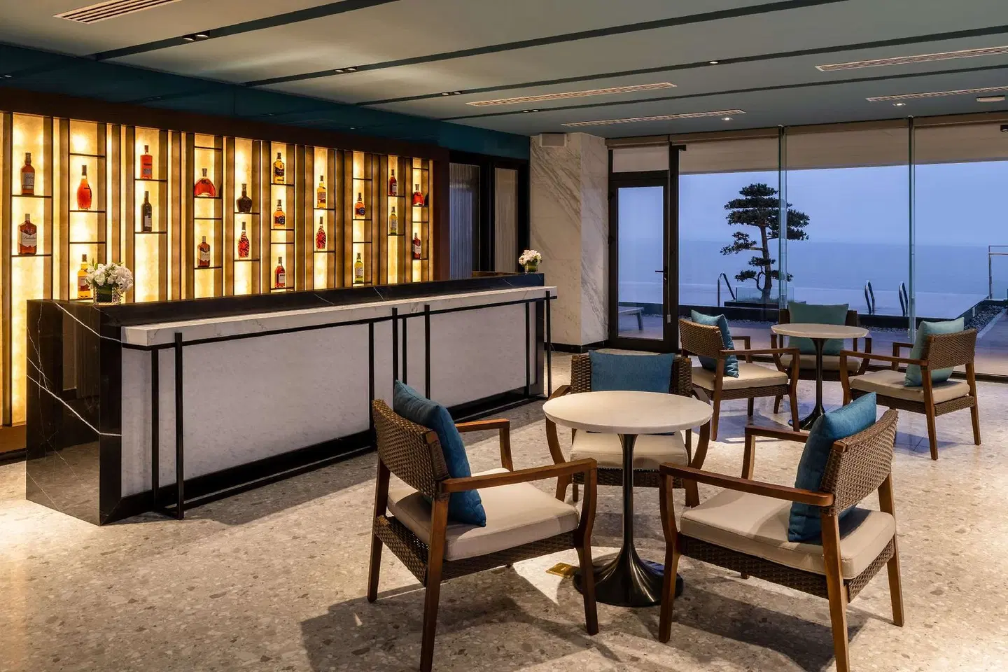 Hilton Garden Inn Da Nang Bar