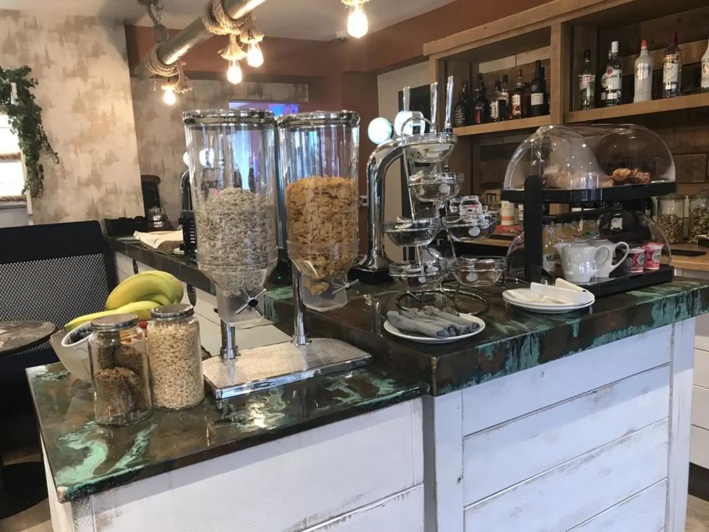 The Estuary Bar and Rooms Restaurant