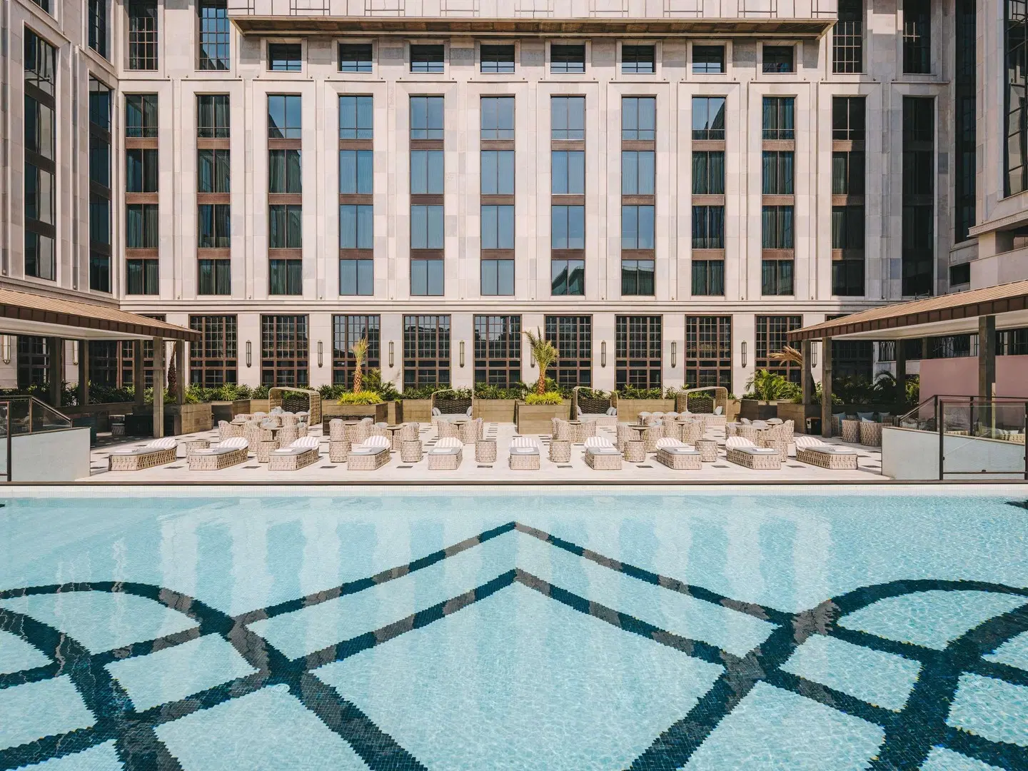 Fairmont Mumbai OUTDOOR_POOL