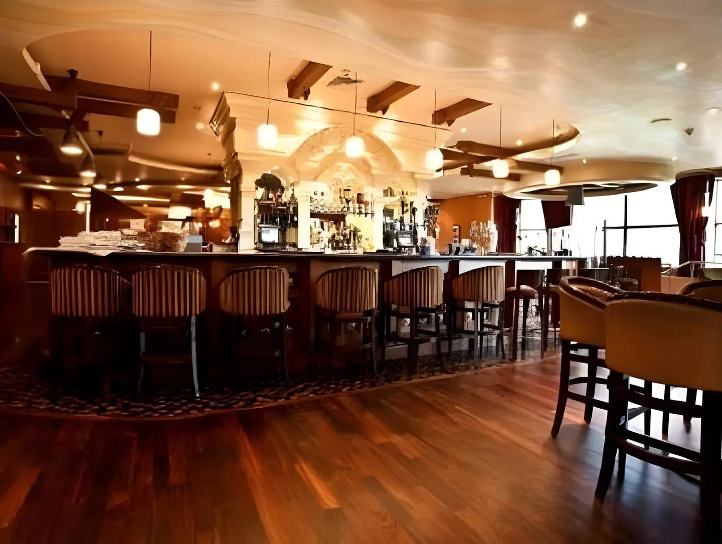 Four Seasons Bar