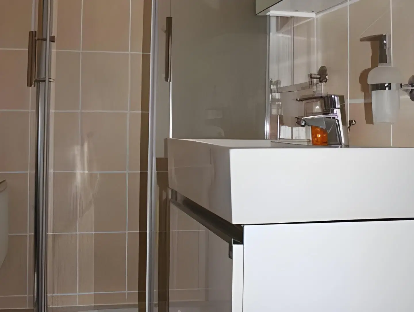 Arnes Hotel Vienna Badezimmer