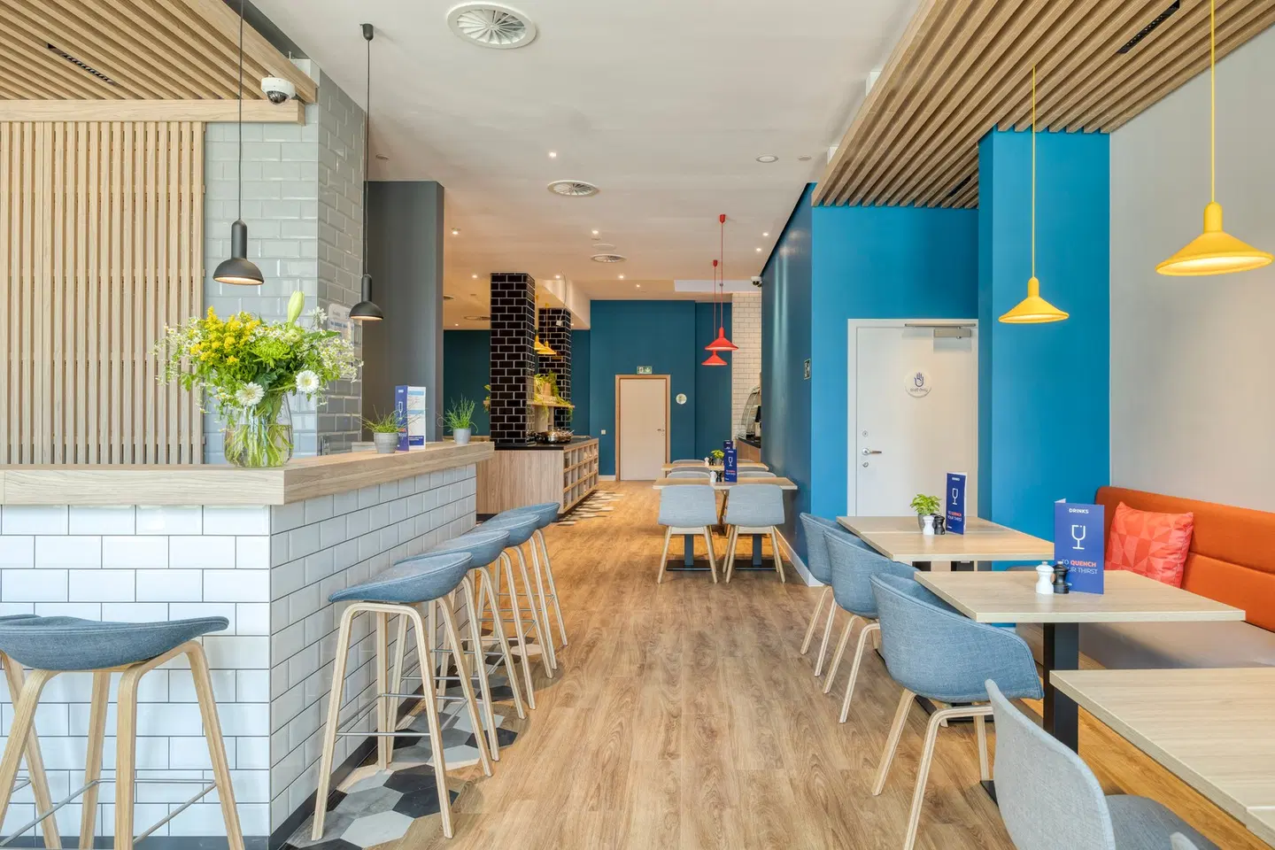 Holiday Inn Express Antwerp - City Centre by IHG Bar