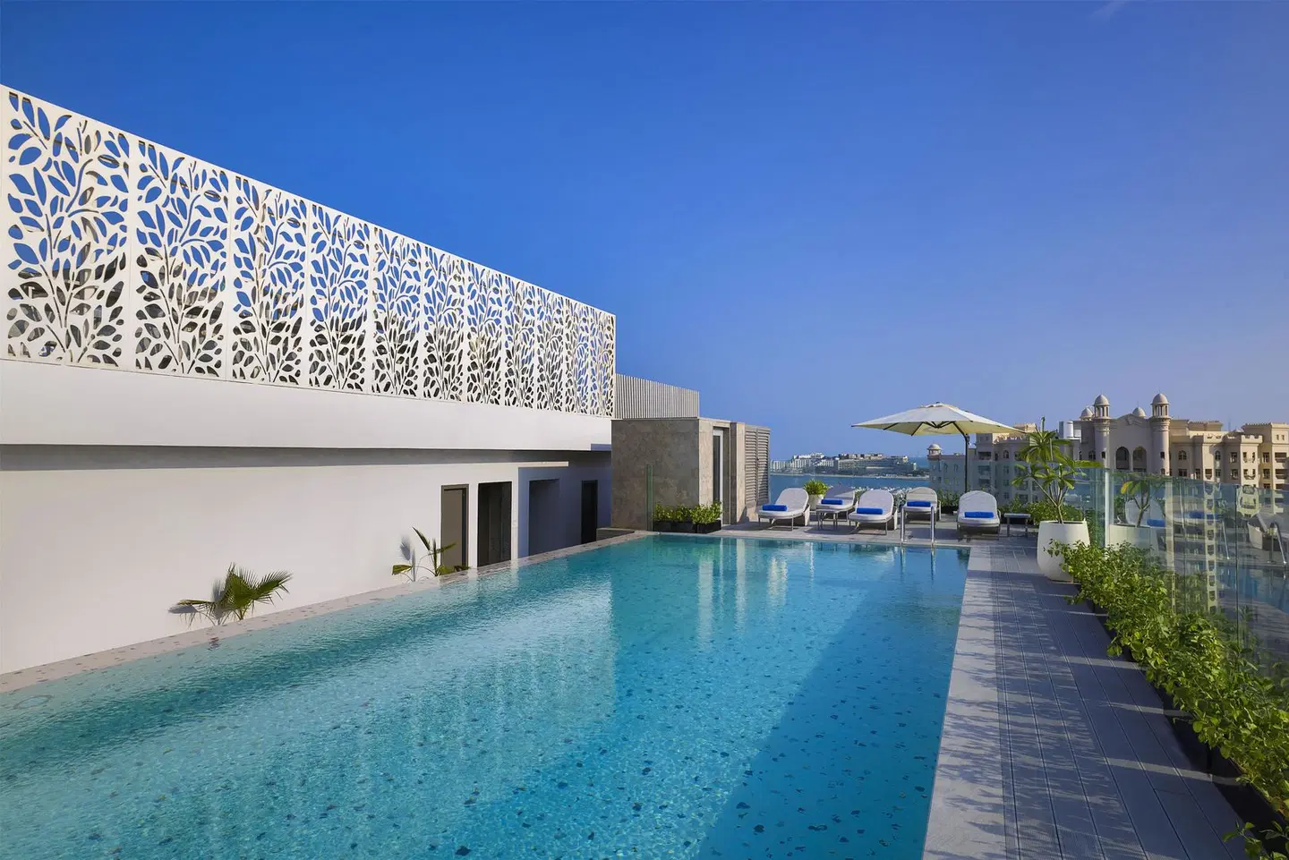 Tumbi Hotel Dubai The Palm, Tapestry Collection by Hilton OUTDOOR_POOL