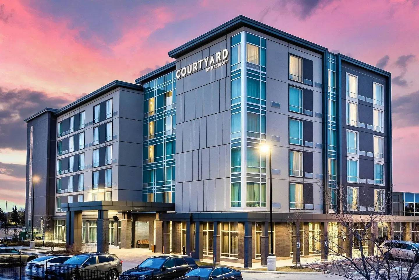 Courtyard by Marriott Burlington EXTERIOR