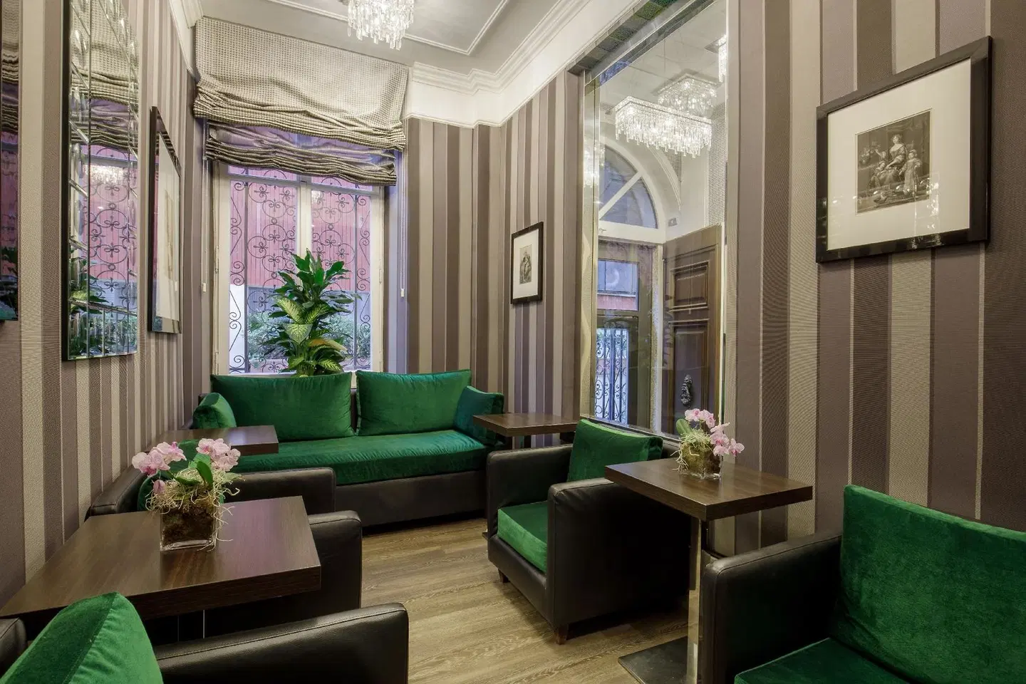 Royal Court LOUNGE_LOBBY