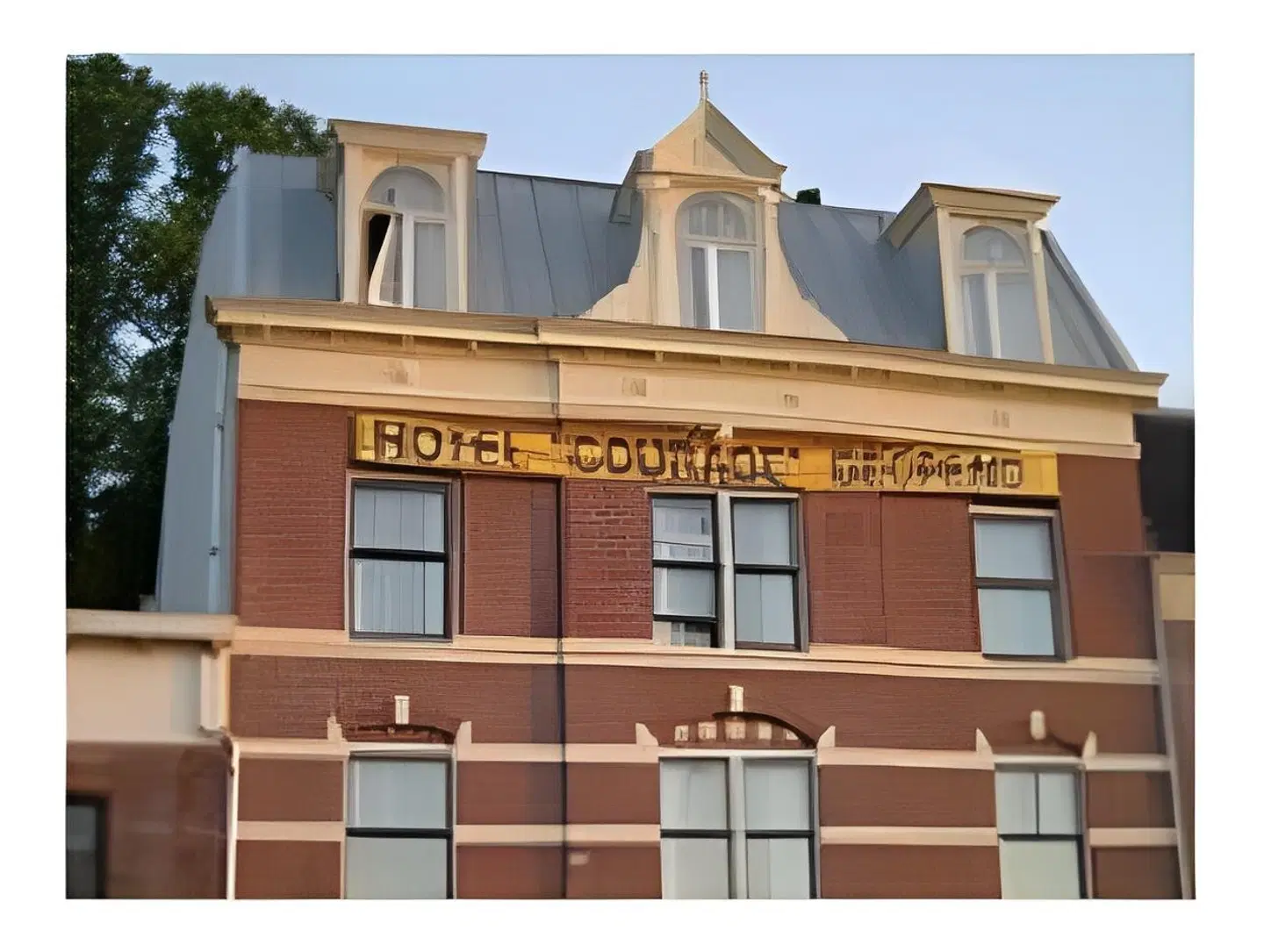 Courage EXTERIOR