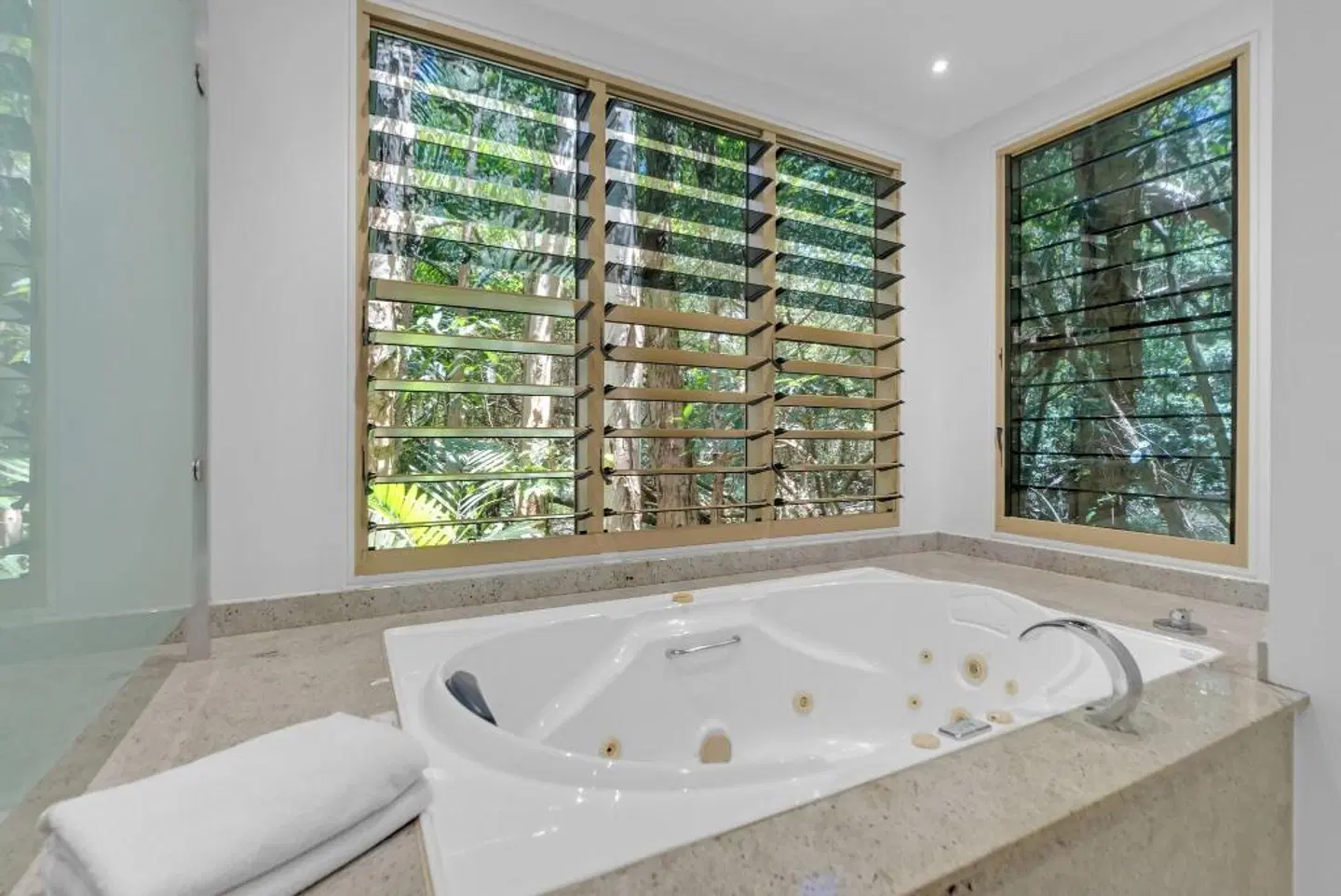 Sanctuary Palm Cove Badezimmer