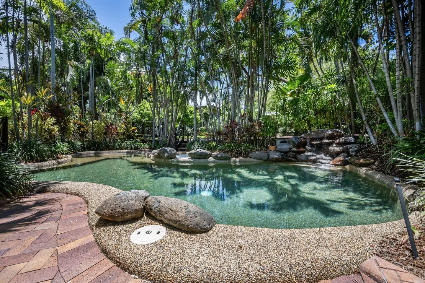 City Oasis Inn OUTDOOR_POOL