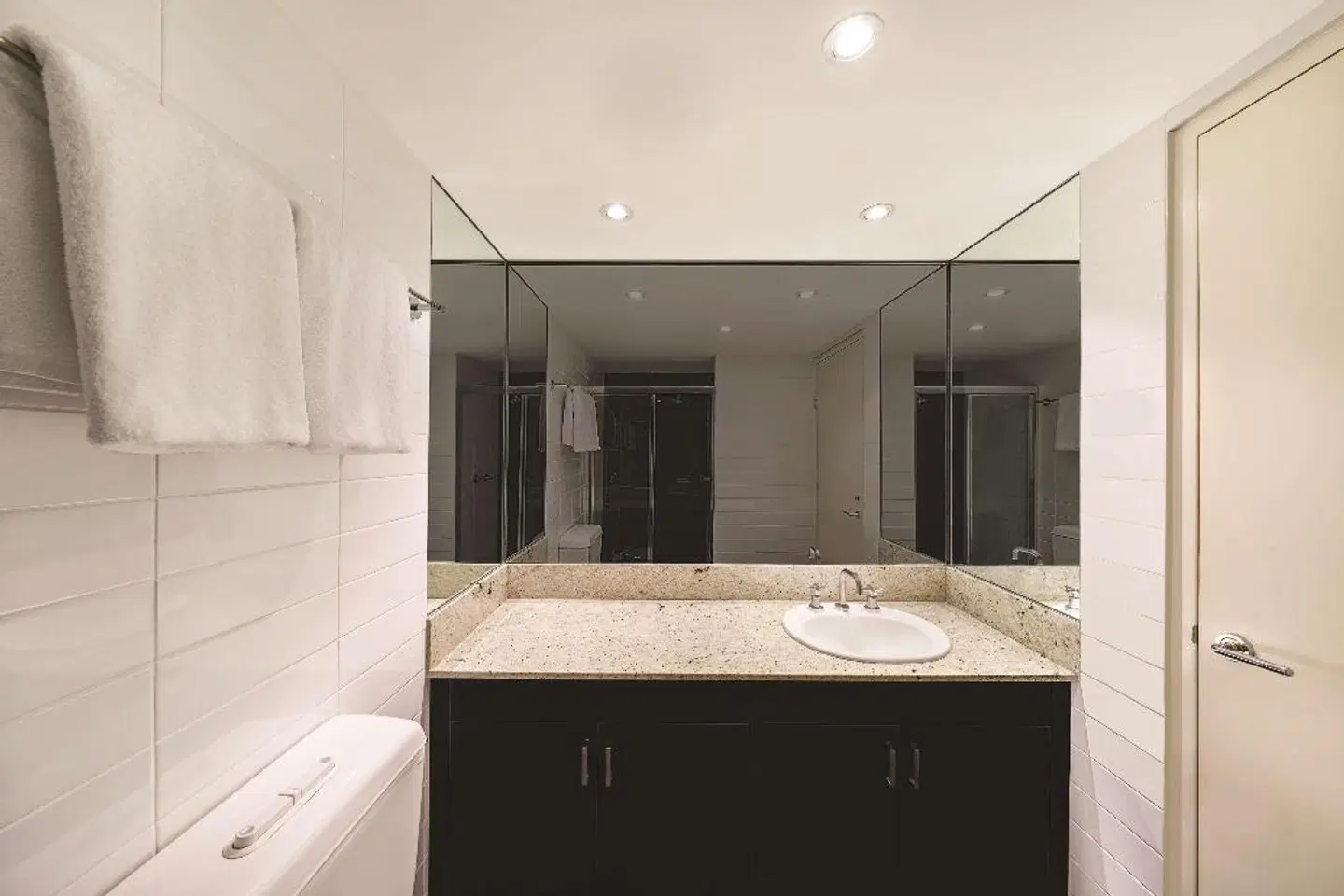 Adina Apartment Hotel Sydney Surry Hills Badezimmer