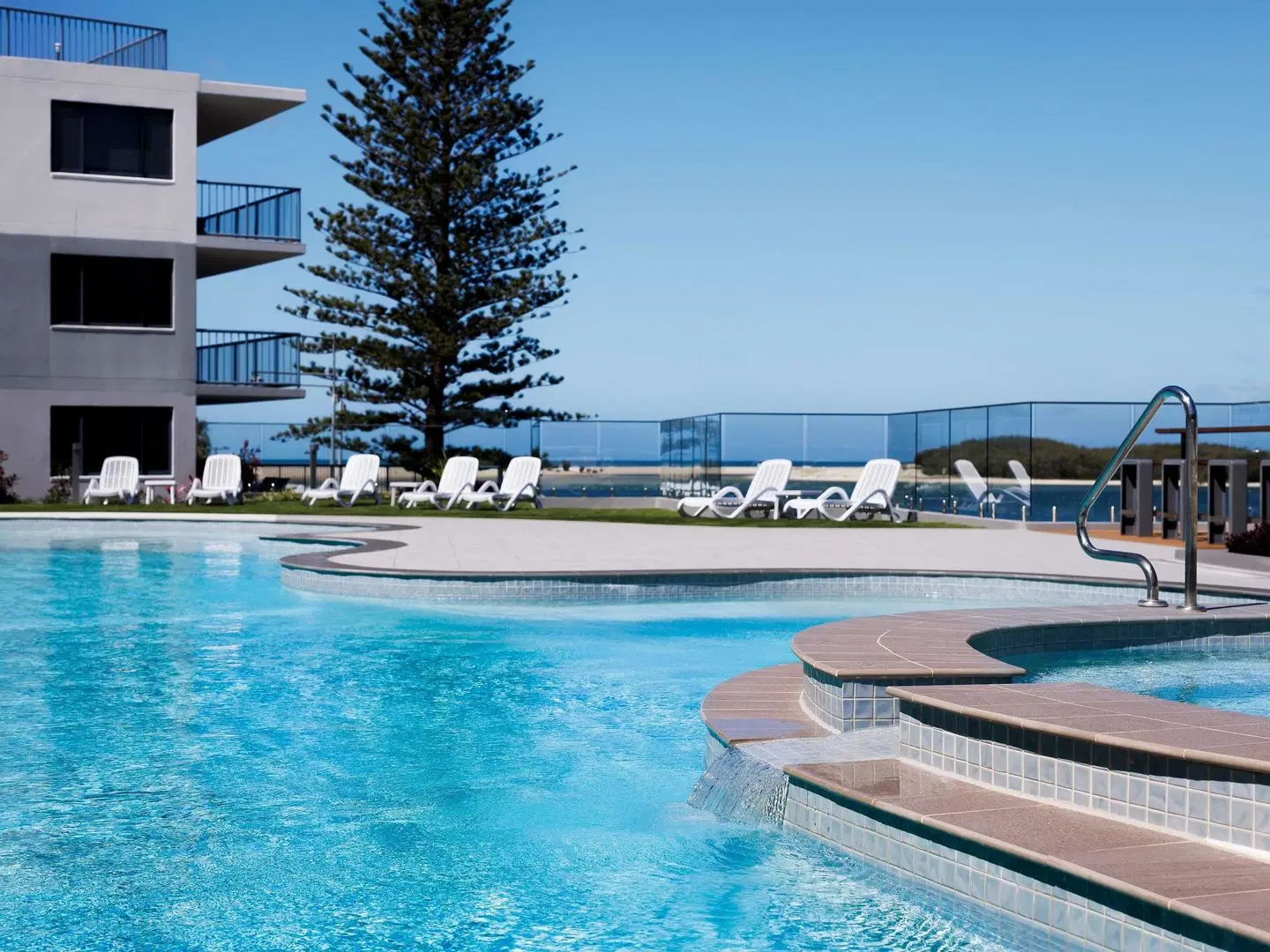 BreakFree Grand Pacific OUTDOOR_POOL
