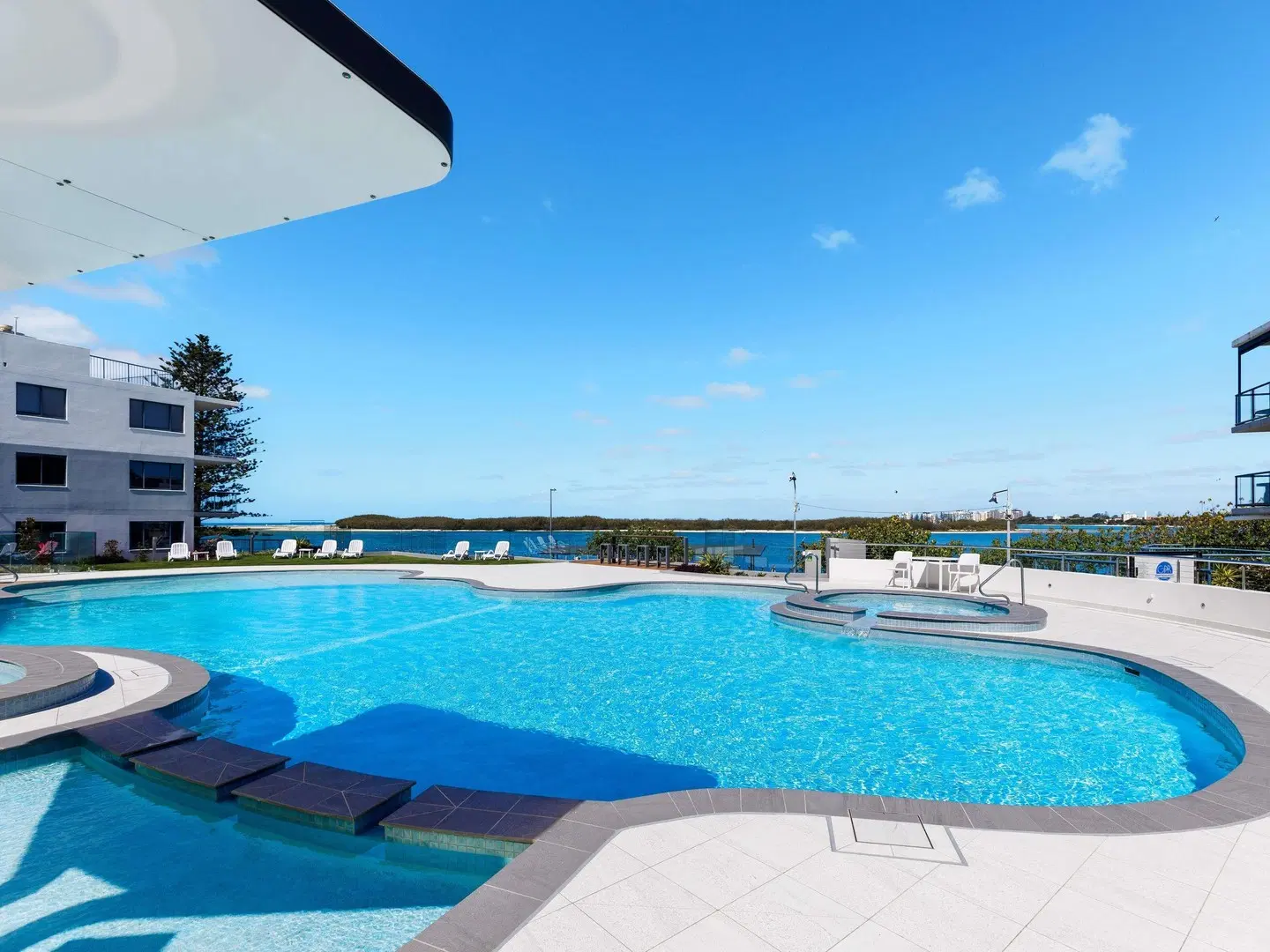 BreakFree Grand Pacific OUTDOOR_POOL